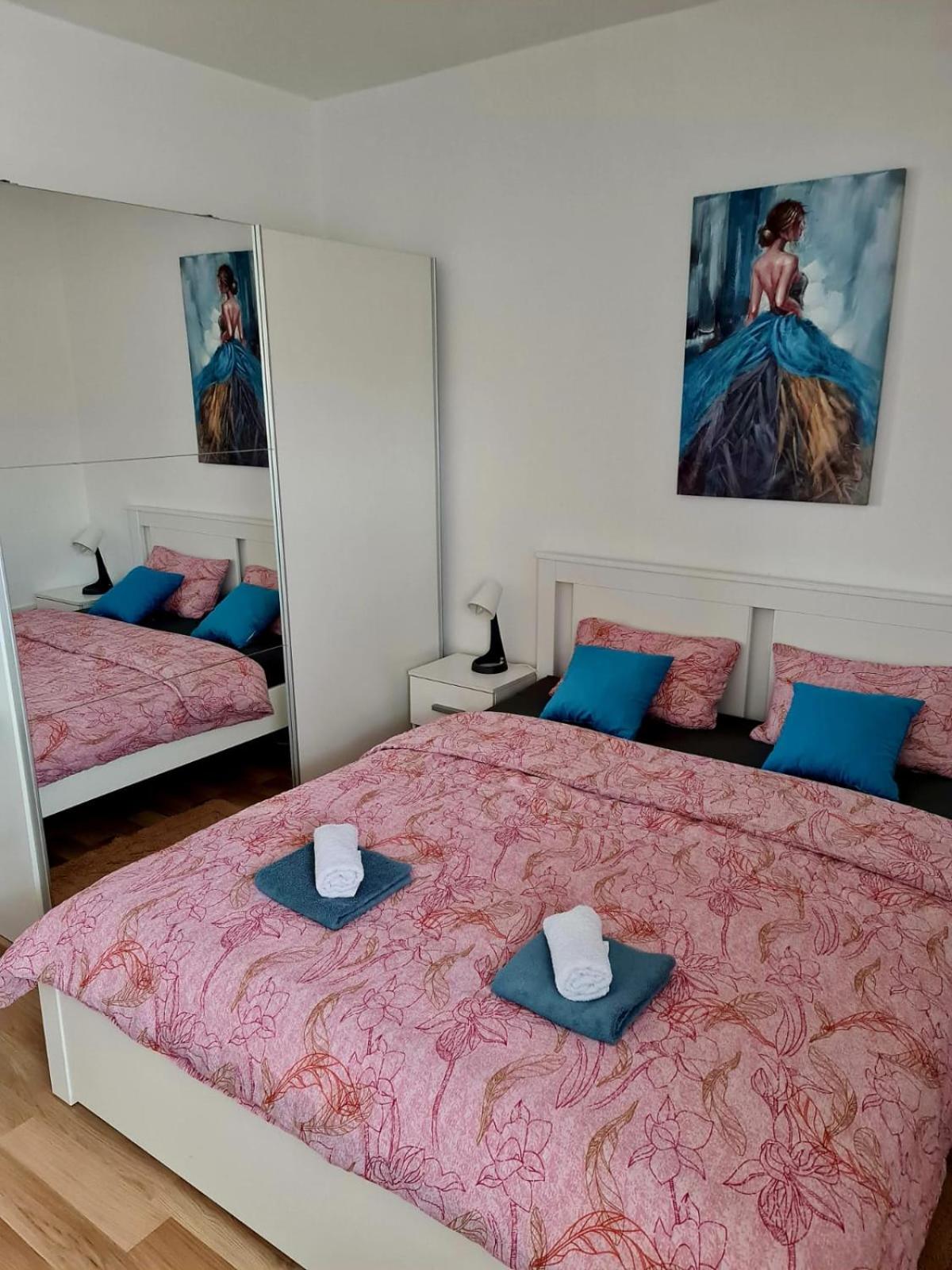 One-Bedroom Apartment - Photo 88
