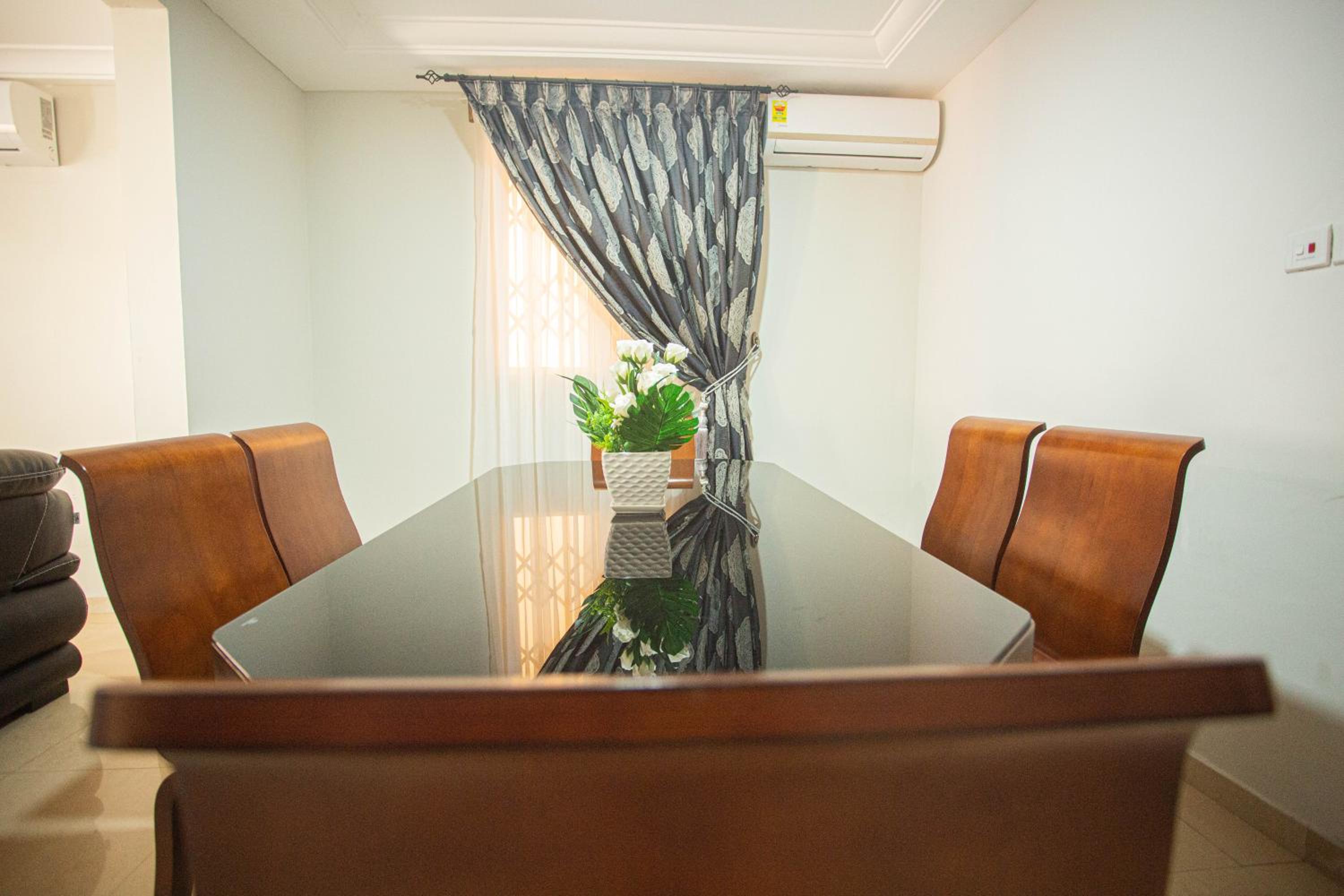 One-Bedroom Apartment - Photo 15
