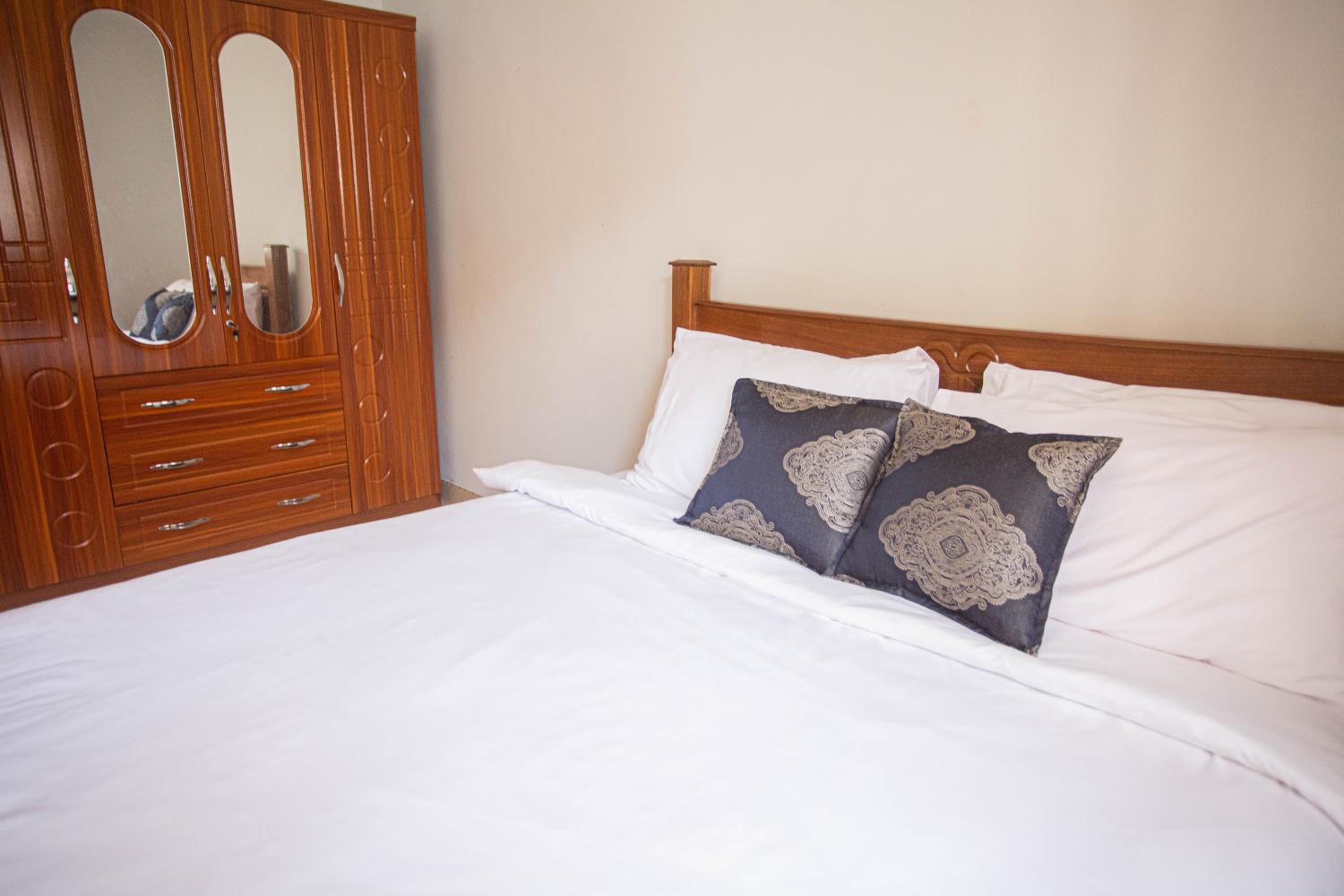 One-Bedroom Apartment - Photo 7
