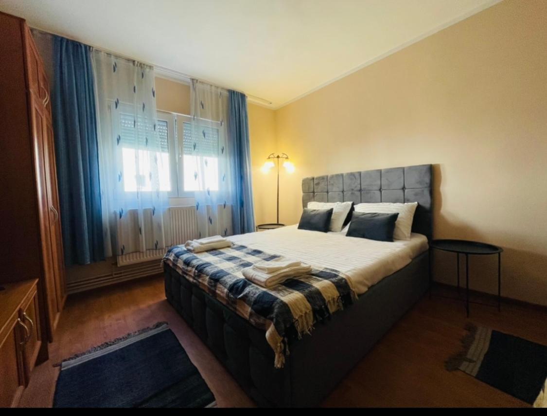 One-Bedroom Apartment - Photo 2