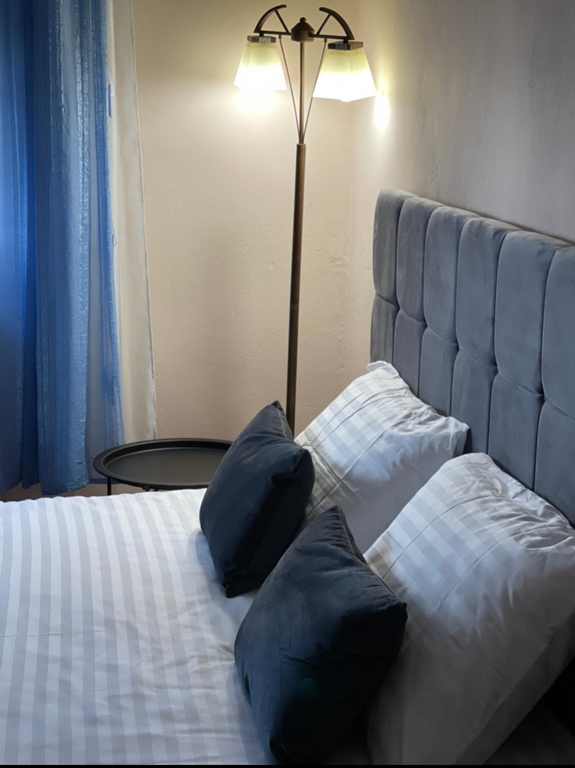 One-Bedroom Apartment - Photo 3