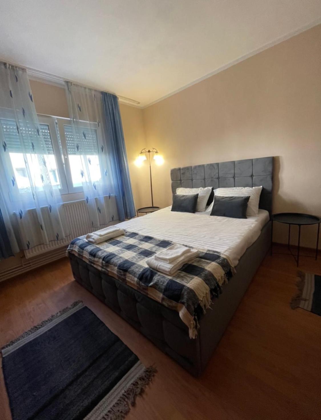One-Bedroom Apartment - Photo 1
