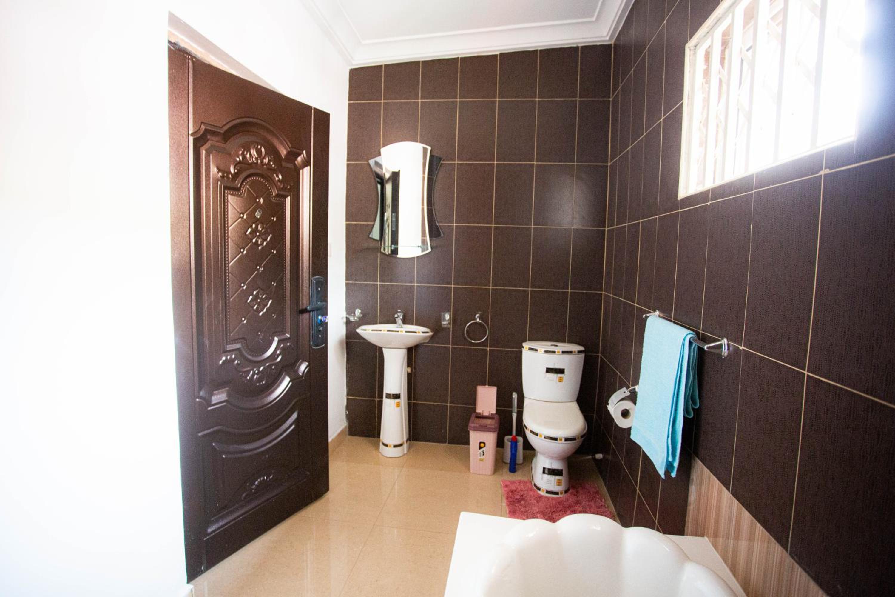 One-Bedroom Apartment - Photo 9