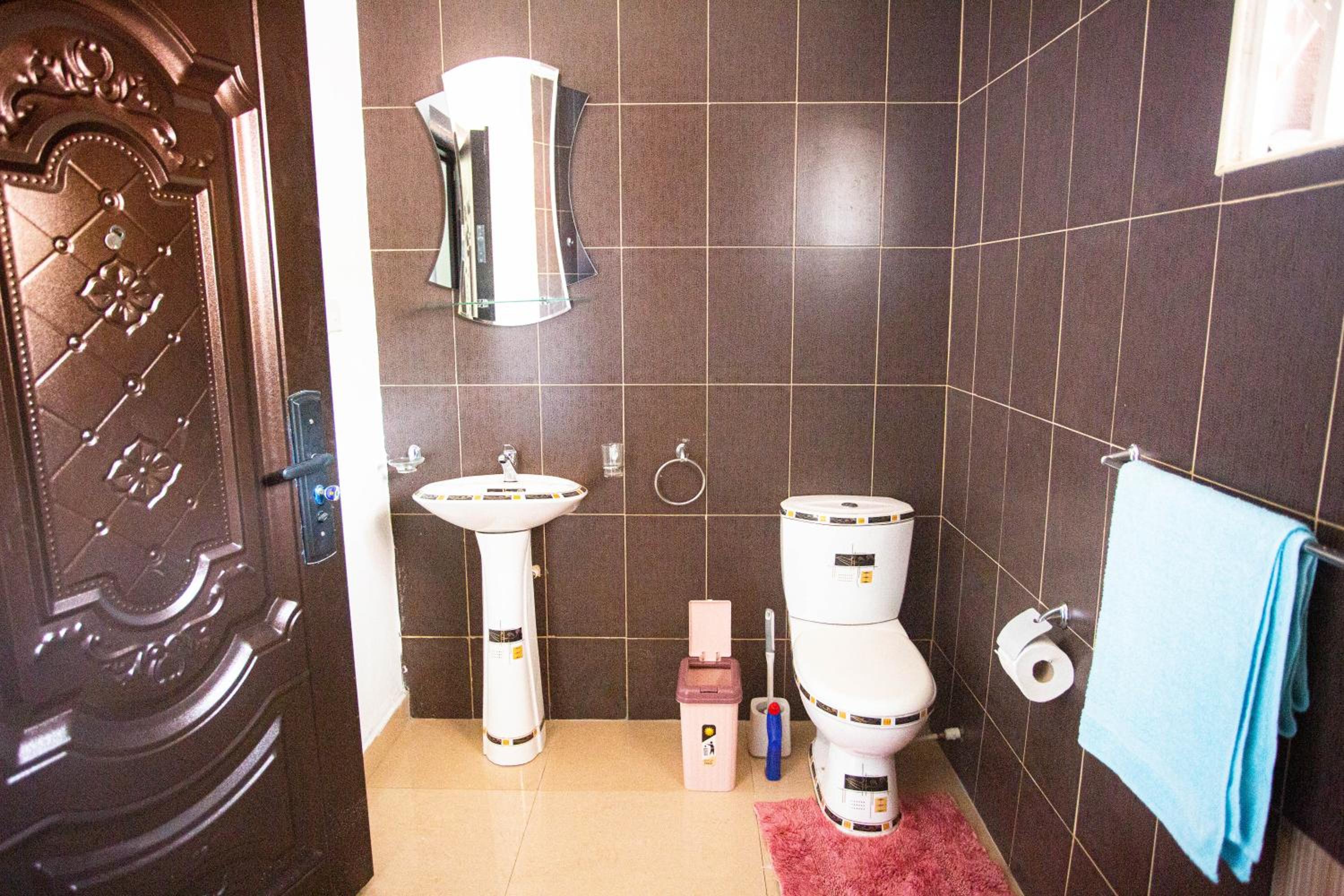 One-Bedroom Apartment - Photo 2