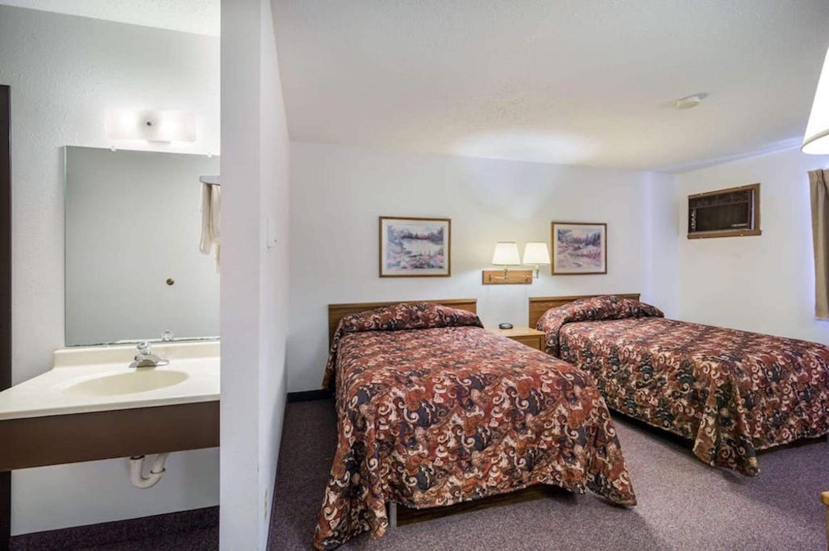 Double Room with Two Double Beds - Non-Smoking photo 1