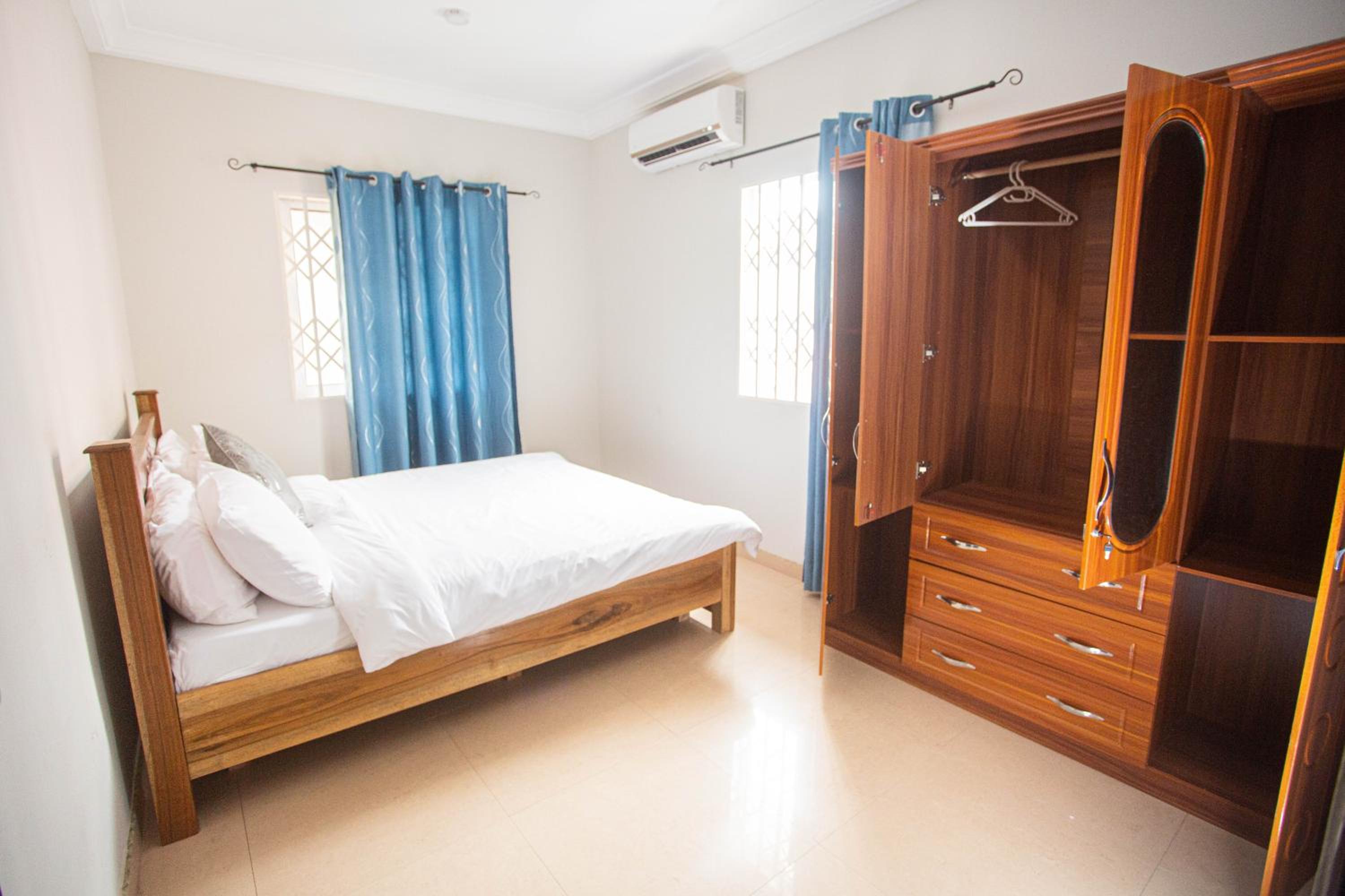 One-Bedroom Apartment - Photo 3