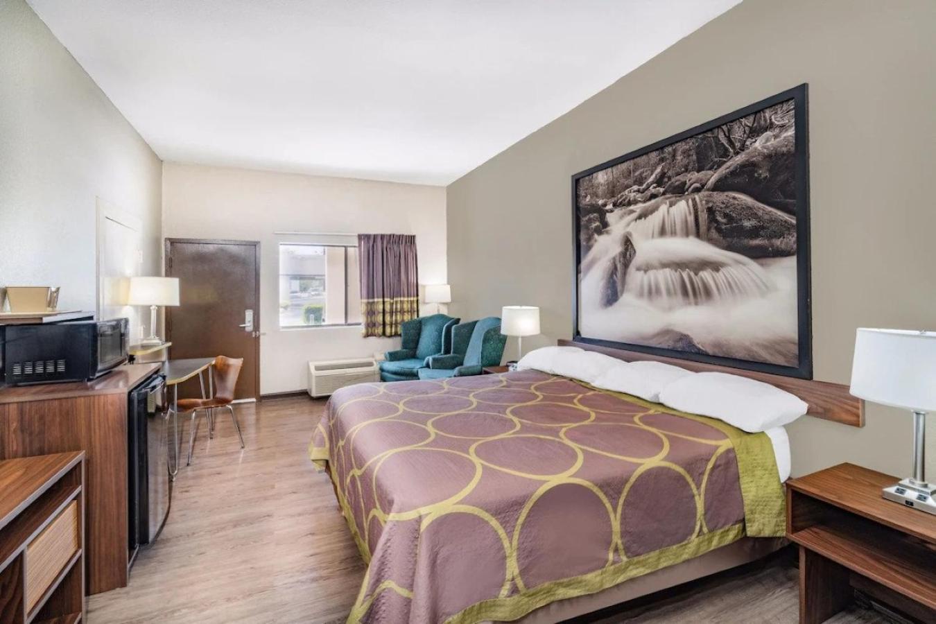 King Room - Disability Access - Non-Smoking - Photo 2