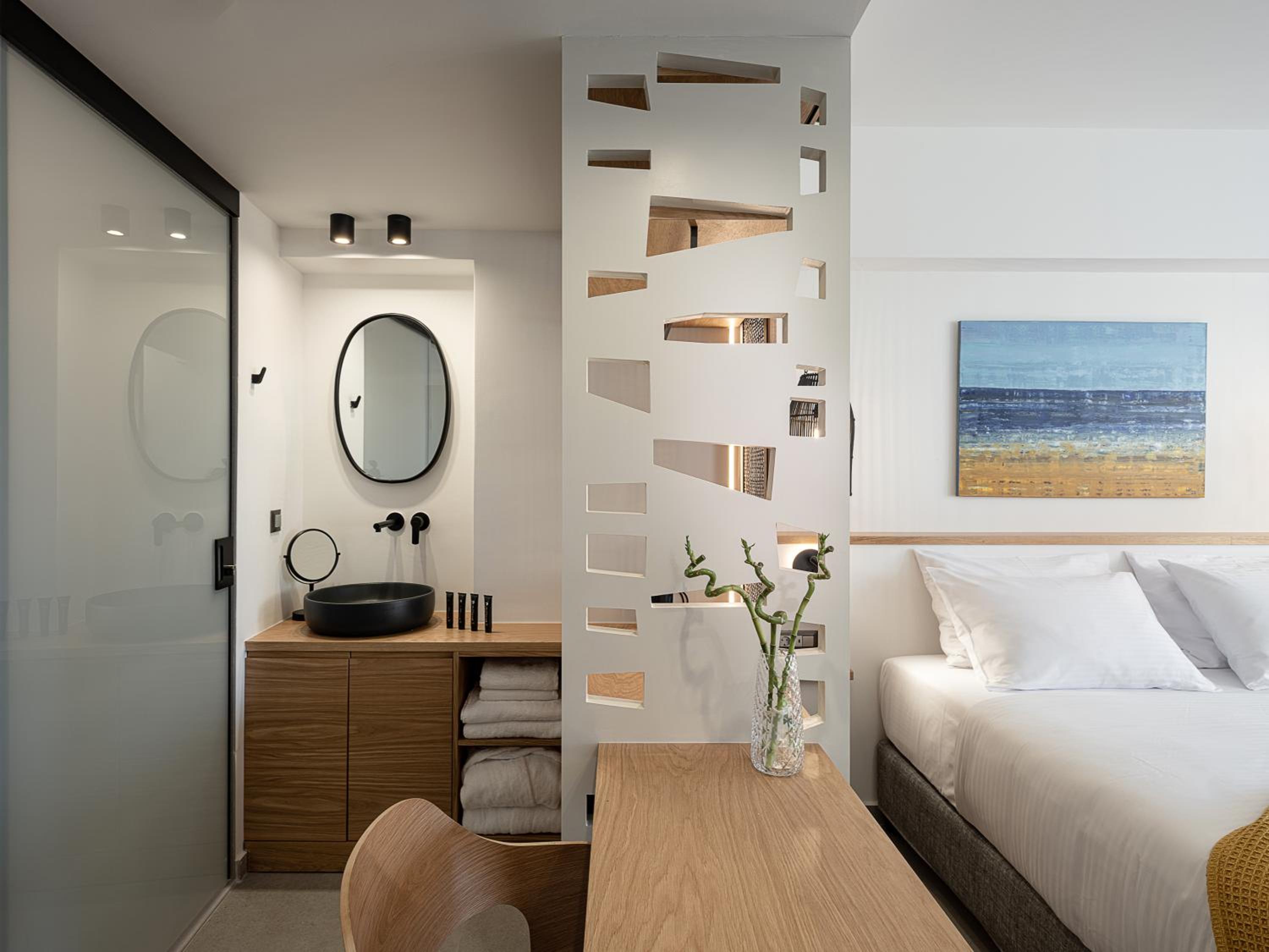 Comfort Suite with Outdoor Whirlpool and Sea View photo 3
