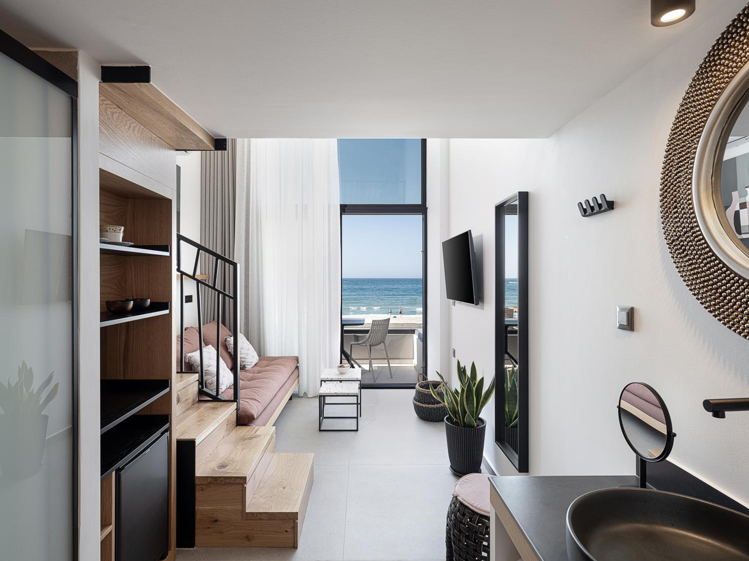 Loft Suite with Direct Sea View - Photo 2