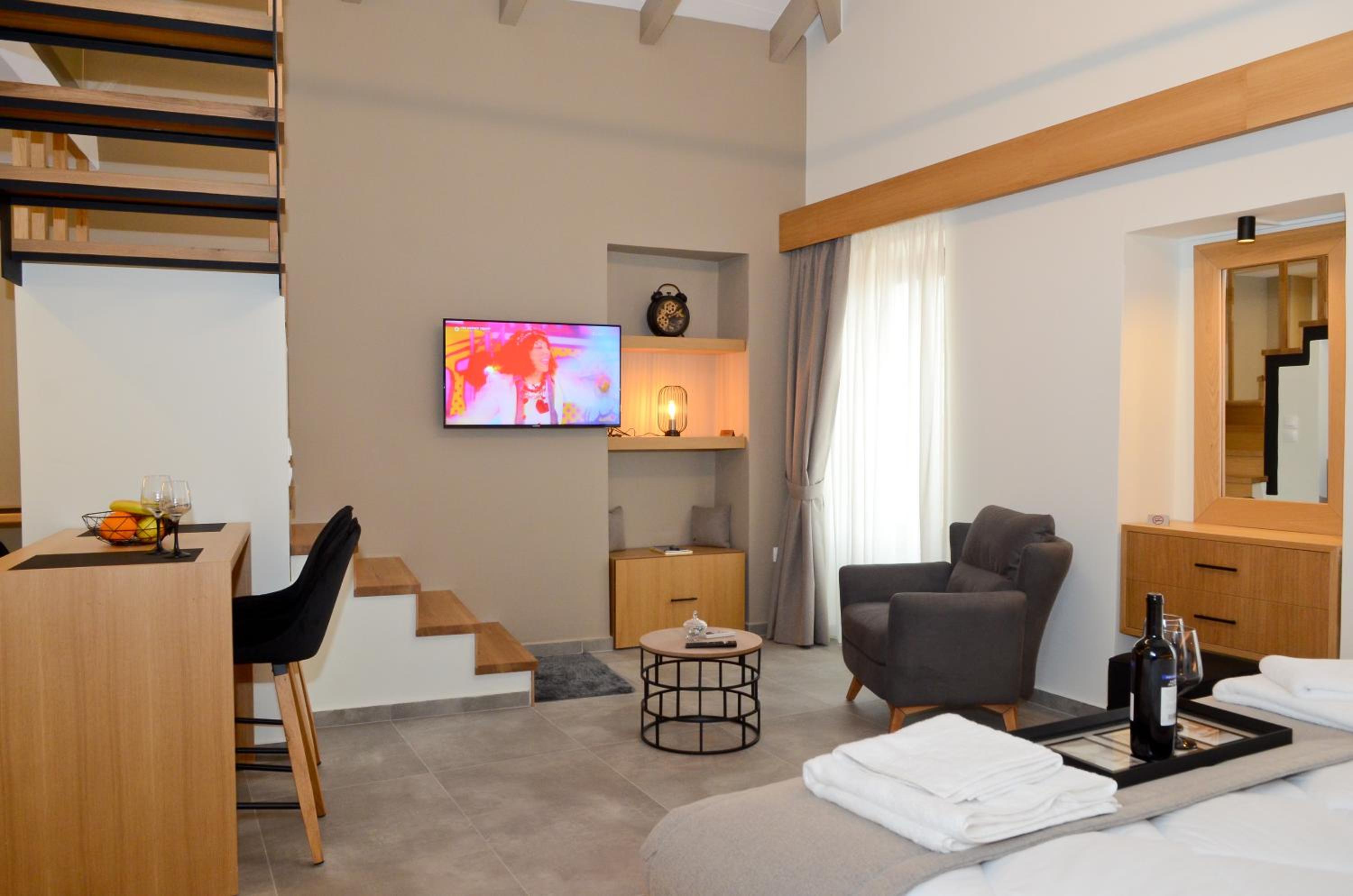 One-Bedroom Apartment photo 1