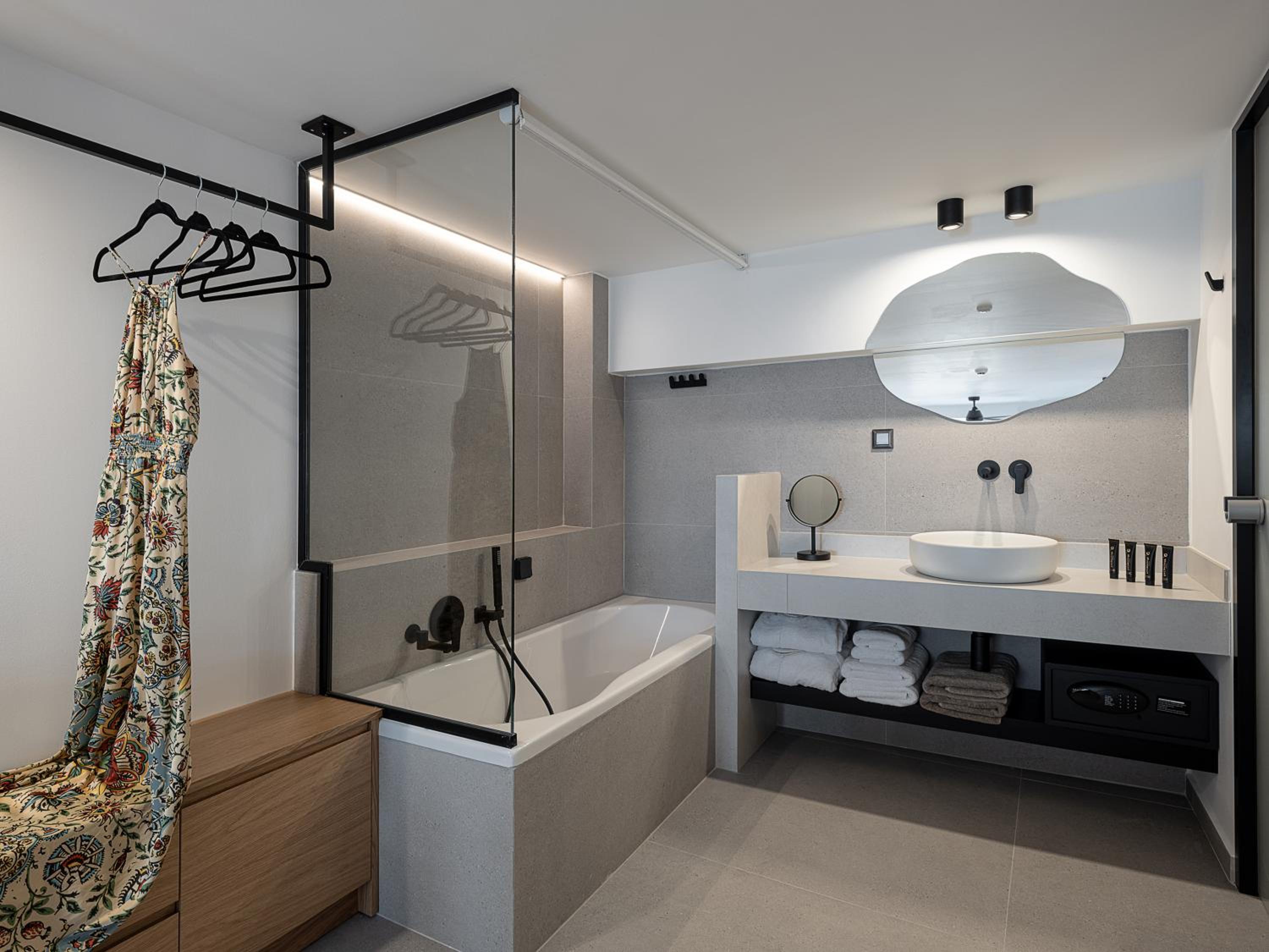 Superior Maisonette Suite with Direct Sea View - Photo 3