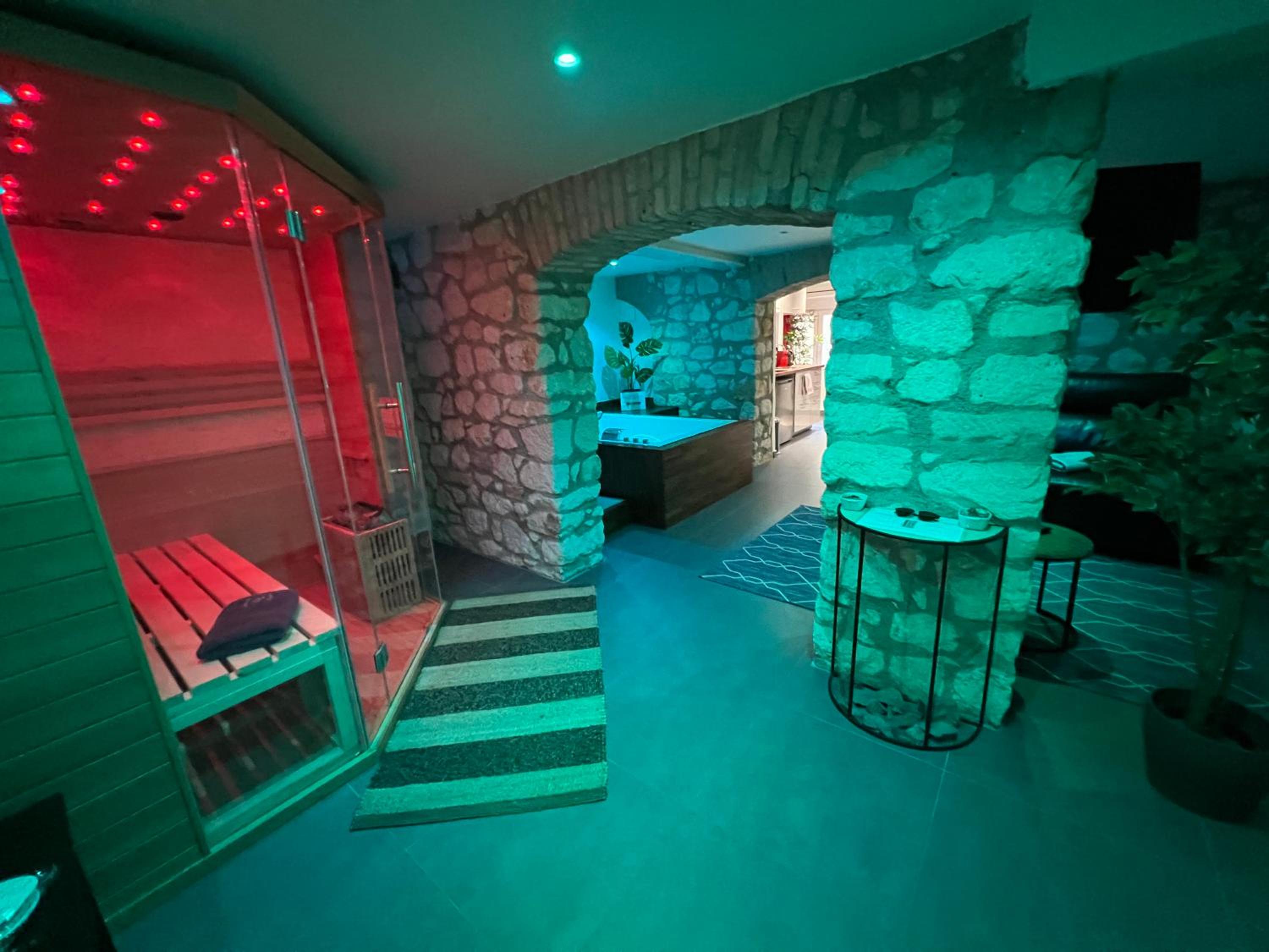 One-Bedroom Apartment - Photo 6