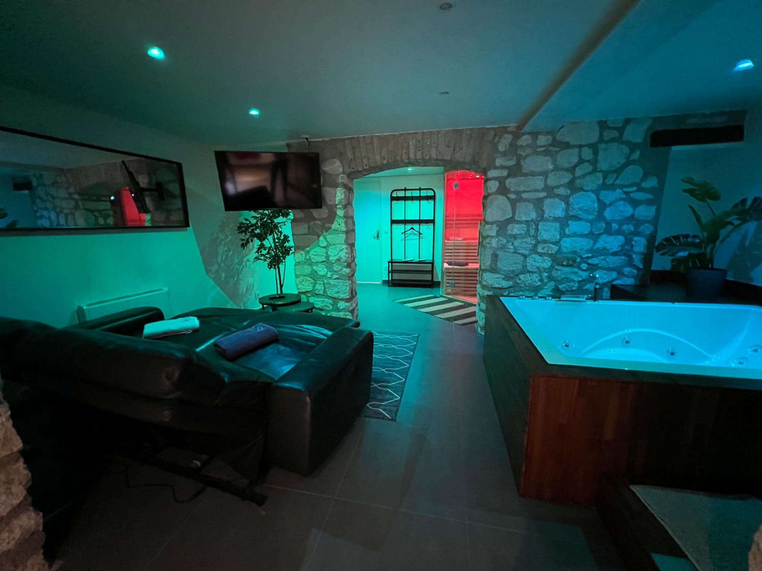 One-Bedroom Apartment - Photo 9