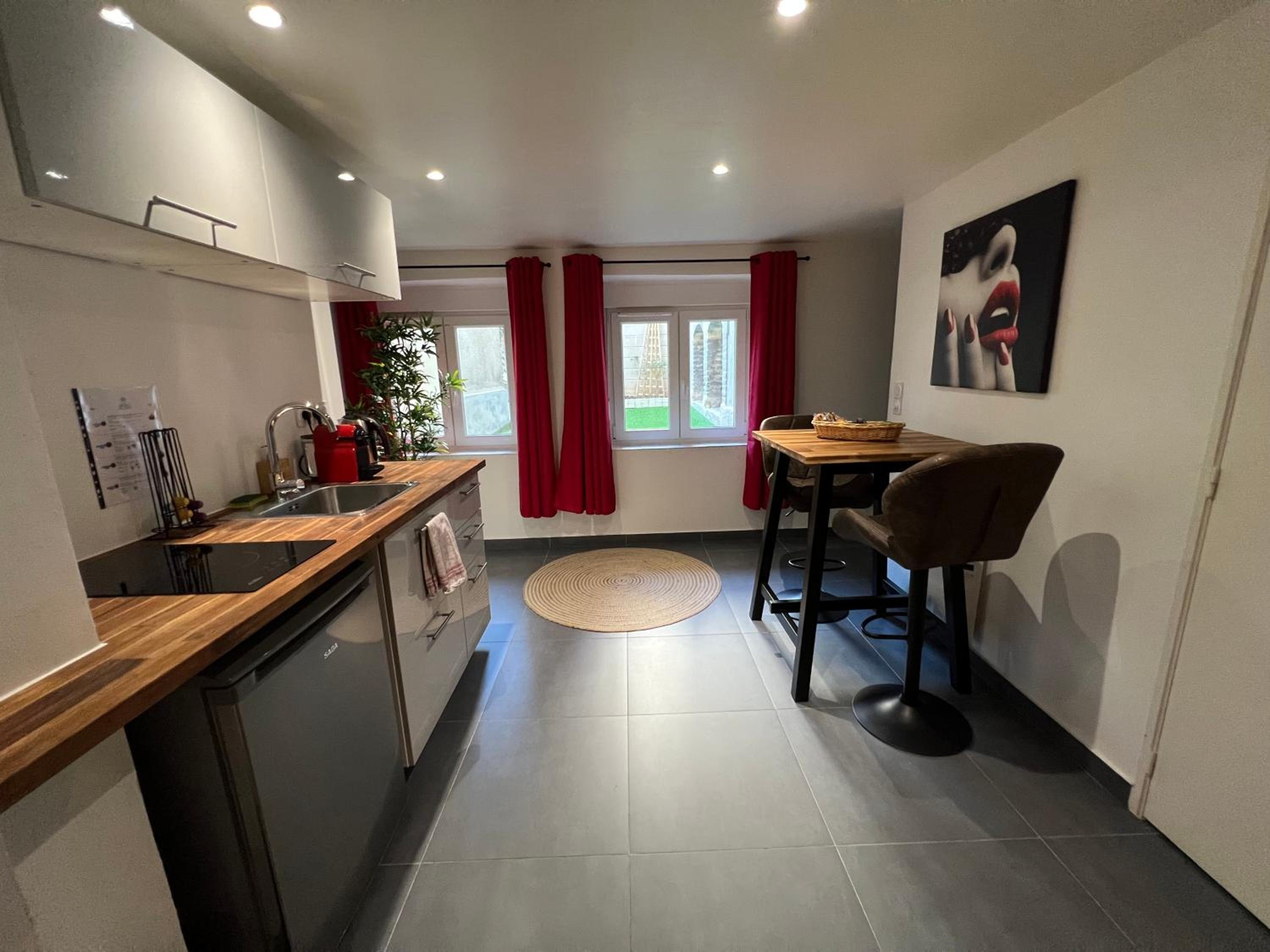 One-Bedroom Apartment - Photo 10