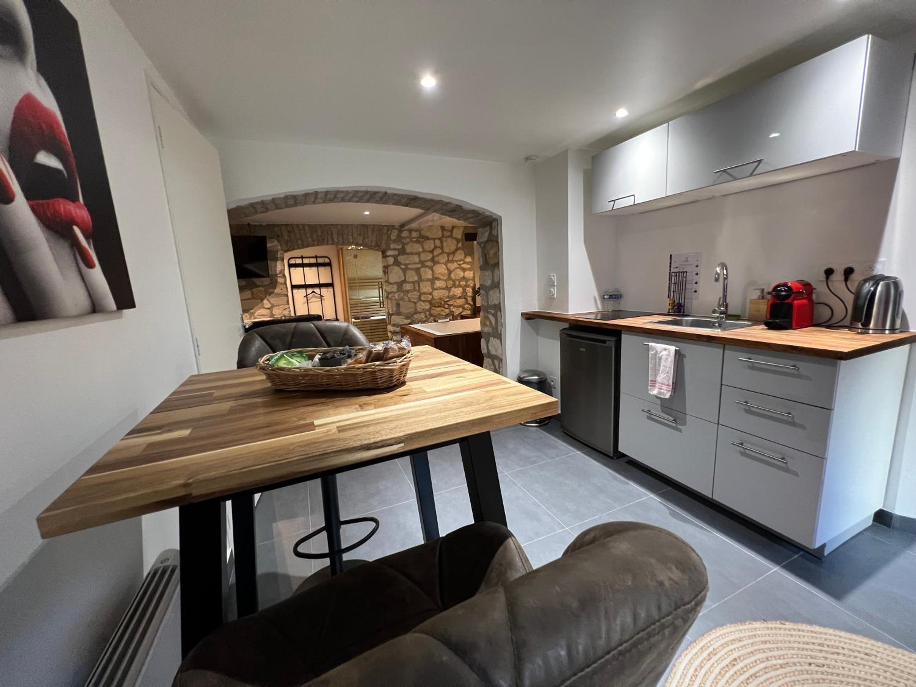 One-Bedroom Apartment - Photo 11