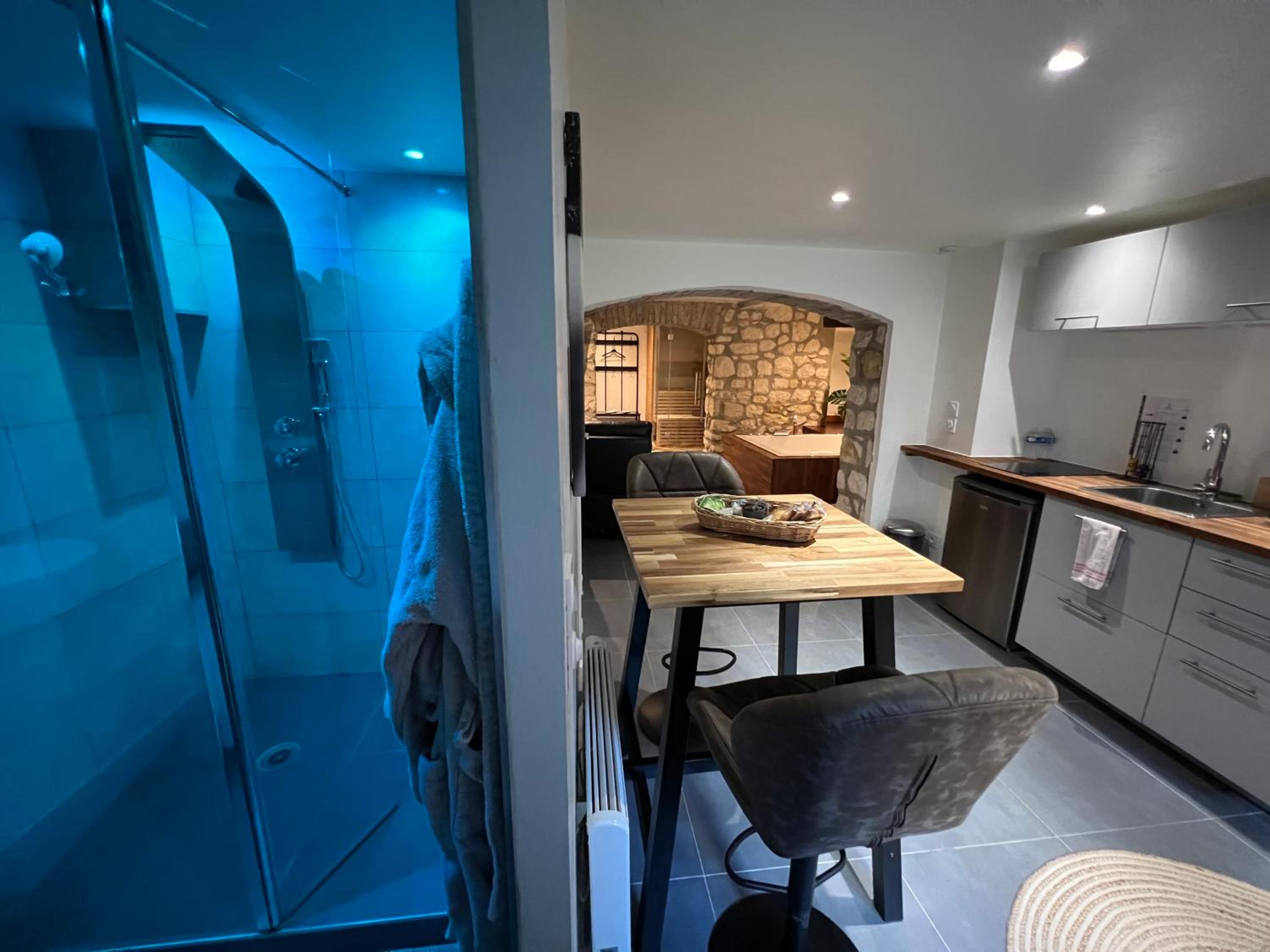One-Bedroom Apartment - Photo 13