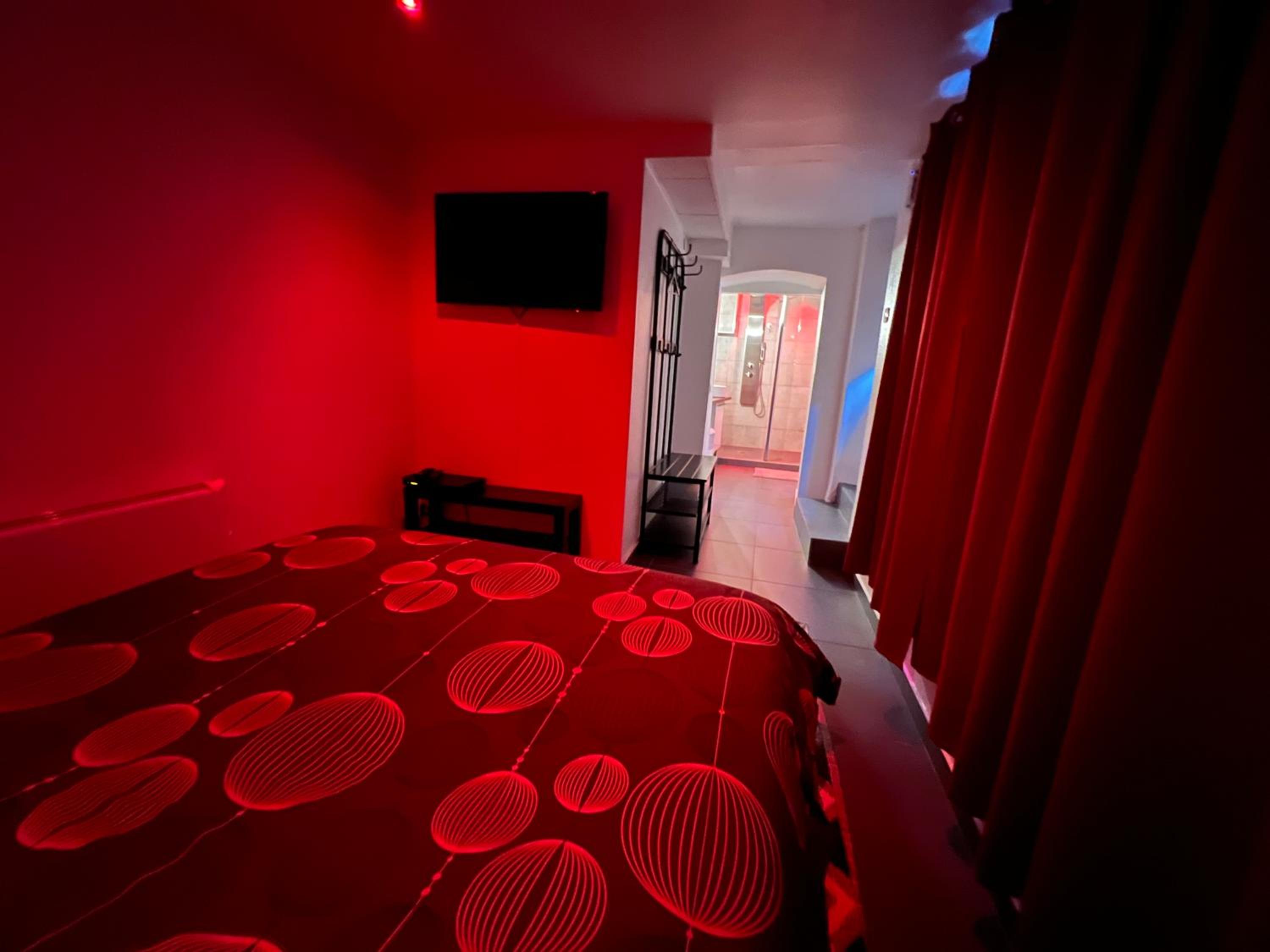 One-Bedroom Apartment - Photo 18