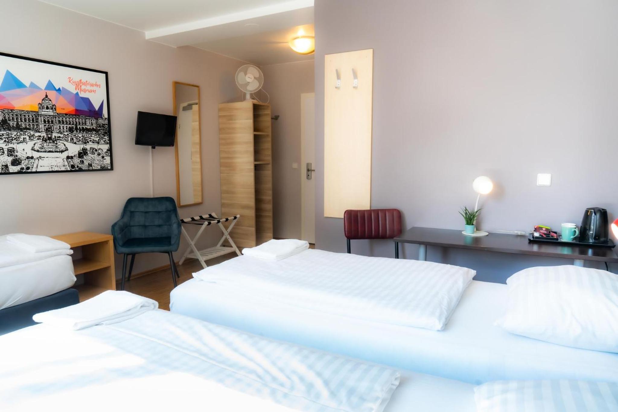 Single Bed in Mixed Dormitory Room