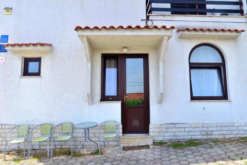 One-Bedroom Apartment with Sea View photo 1