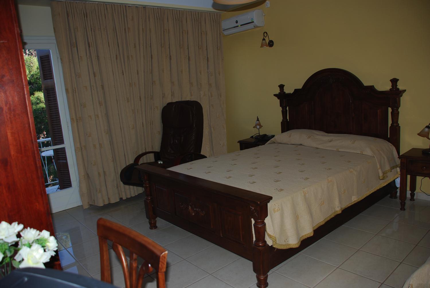 Double Room - Photo 8