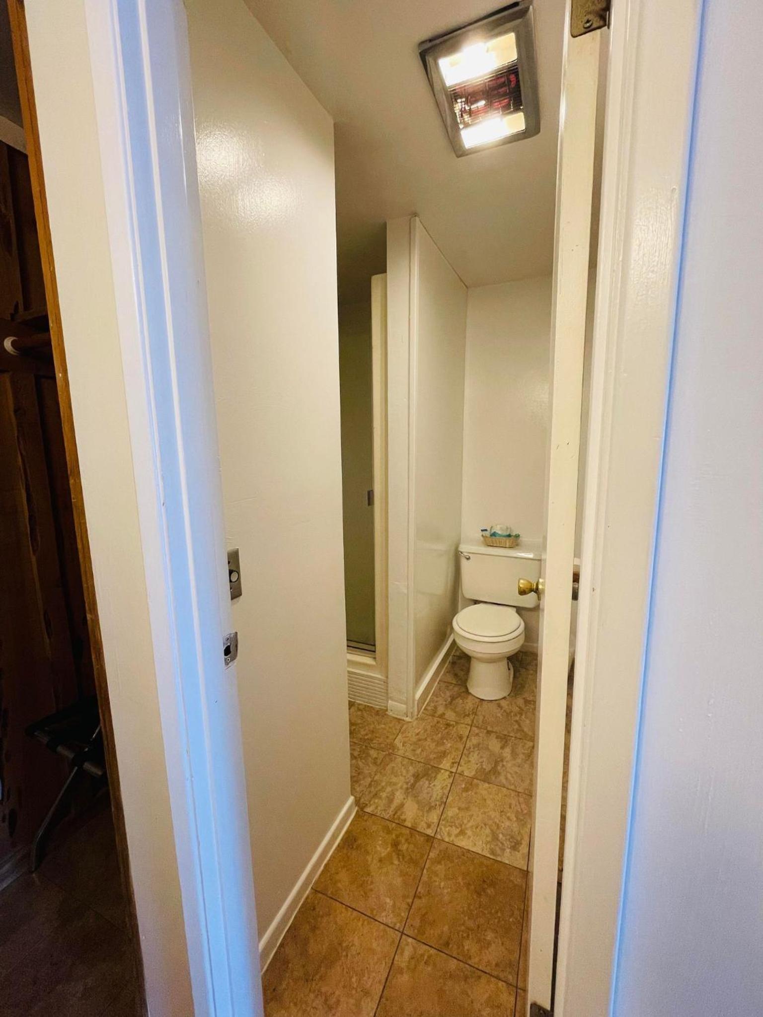 Budget Double Room - Photo 6