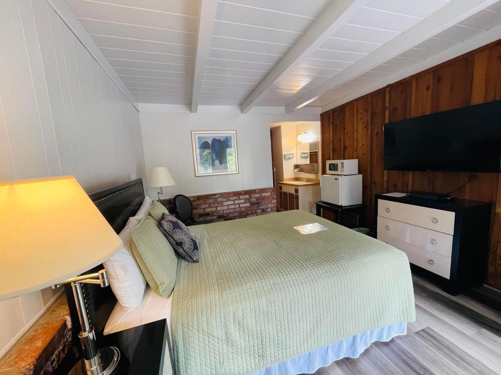 Budget Double Room - Photo 5