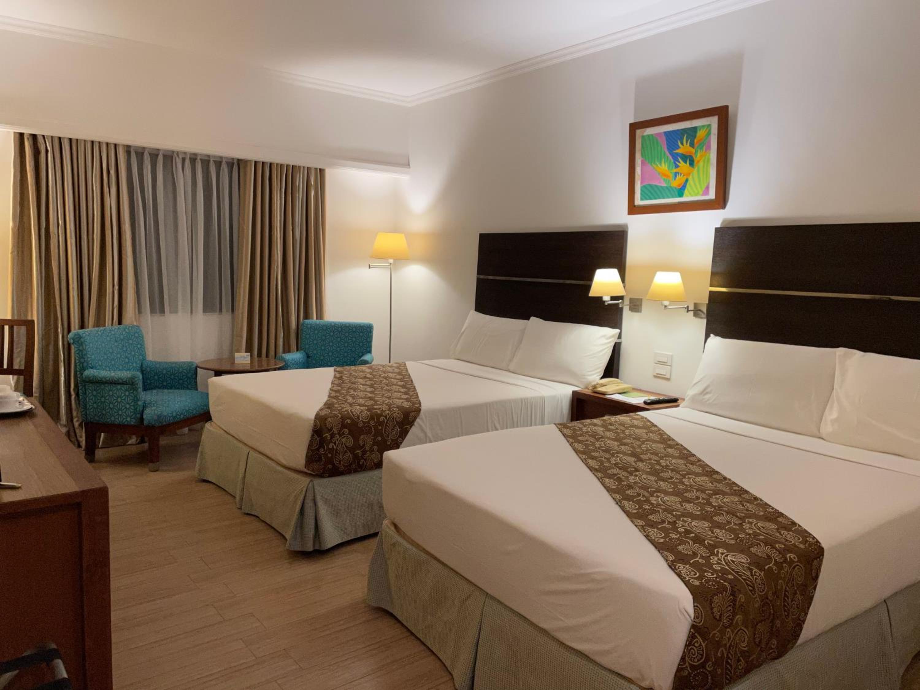 Double Room with 2 Double Beds - Non-Smoking - Photo 4