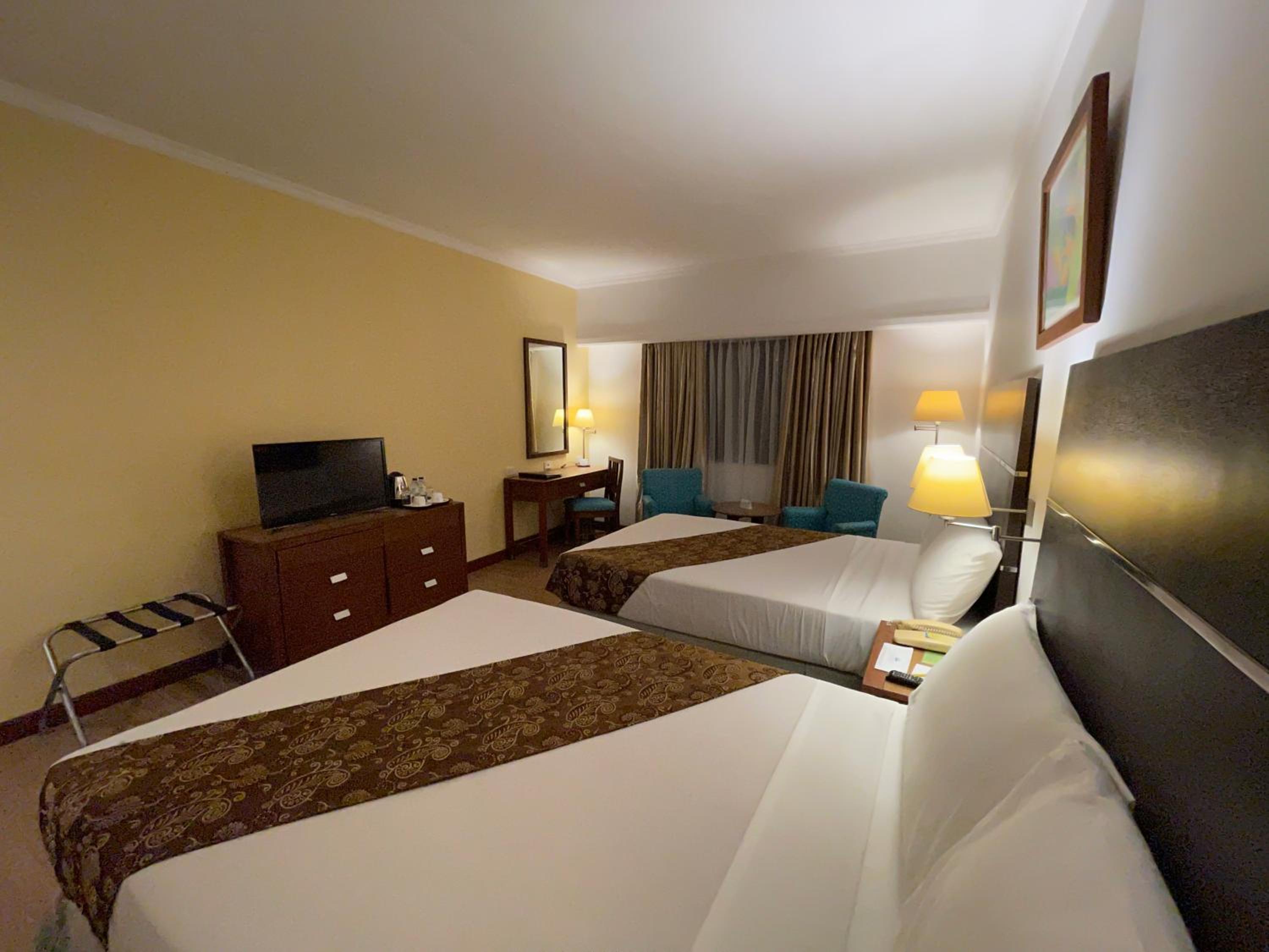 Double Room with 2 Double Beds - Non-Smoking - Photo 3