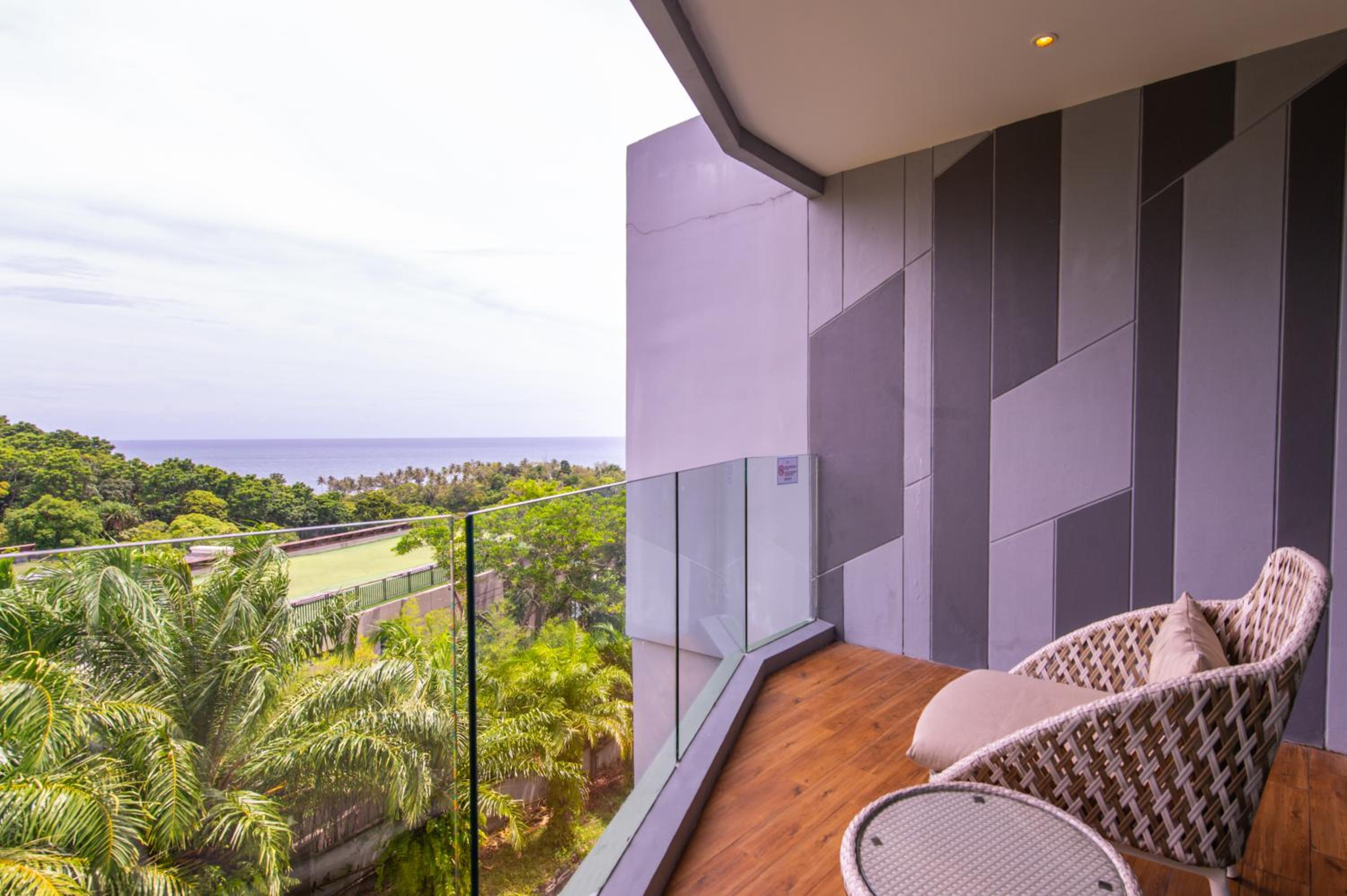 Deluxe partial seaview - Photo 8