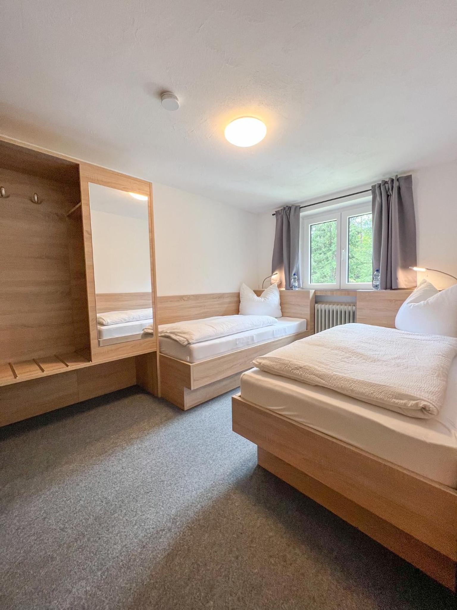 Economy Twin Room photo 1