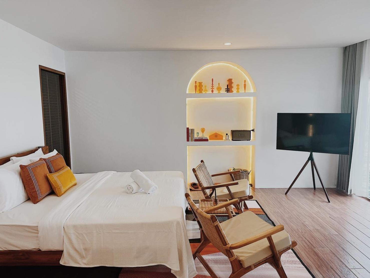 King Suite with Spa Bath - Photo 3