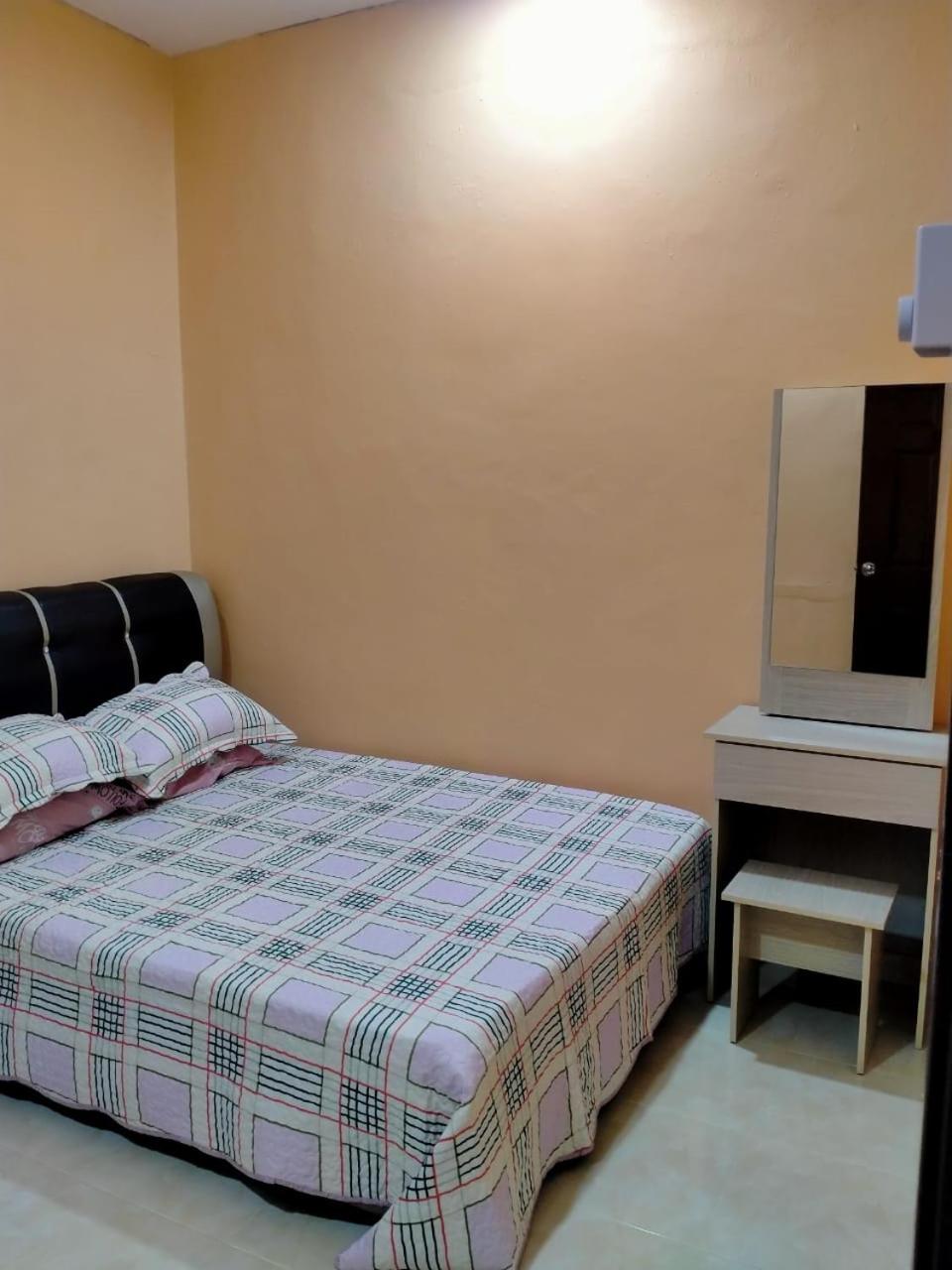Three-Bedroom House photo 3