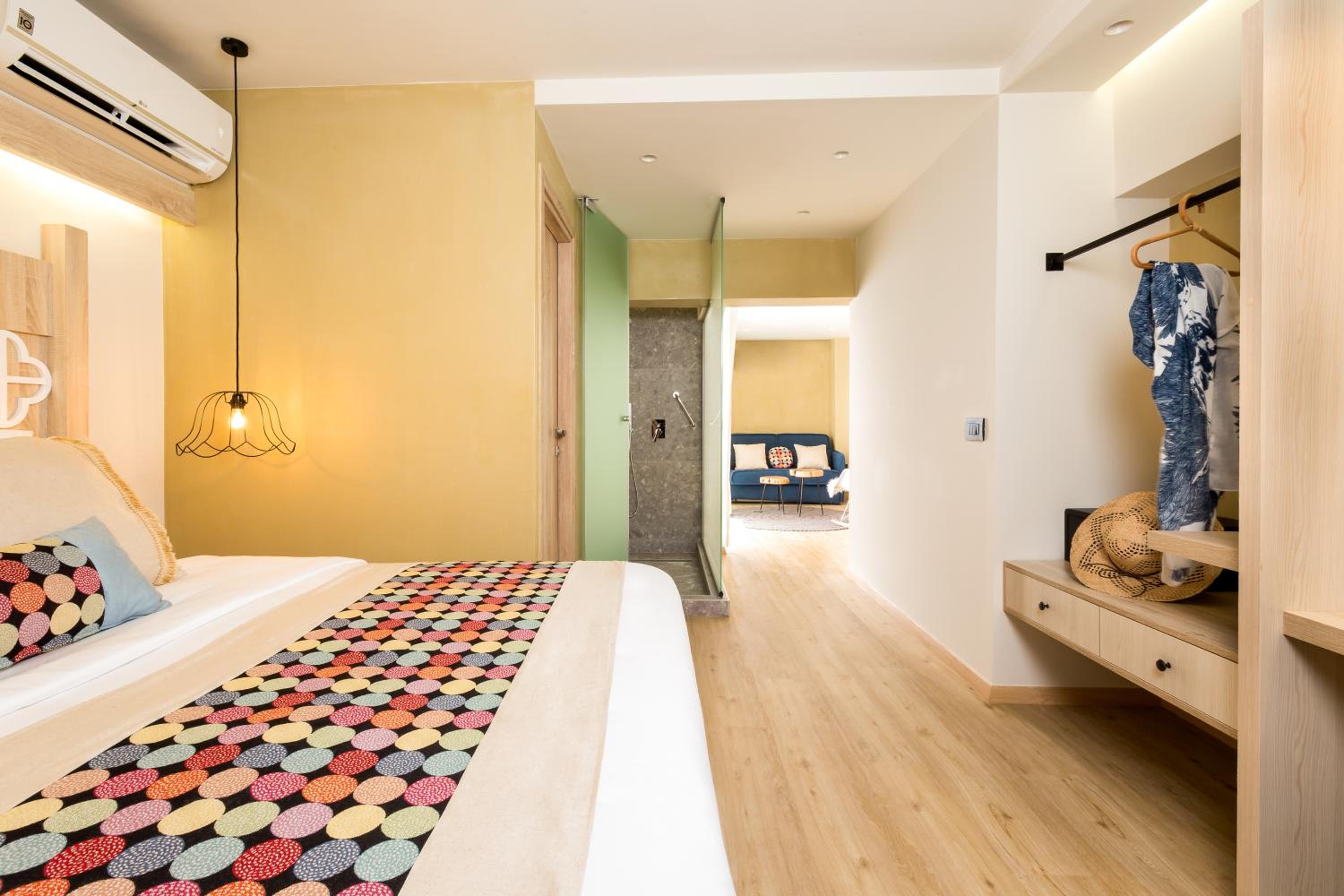 King Suite with Balcony photo 1