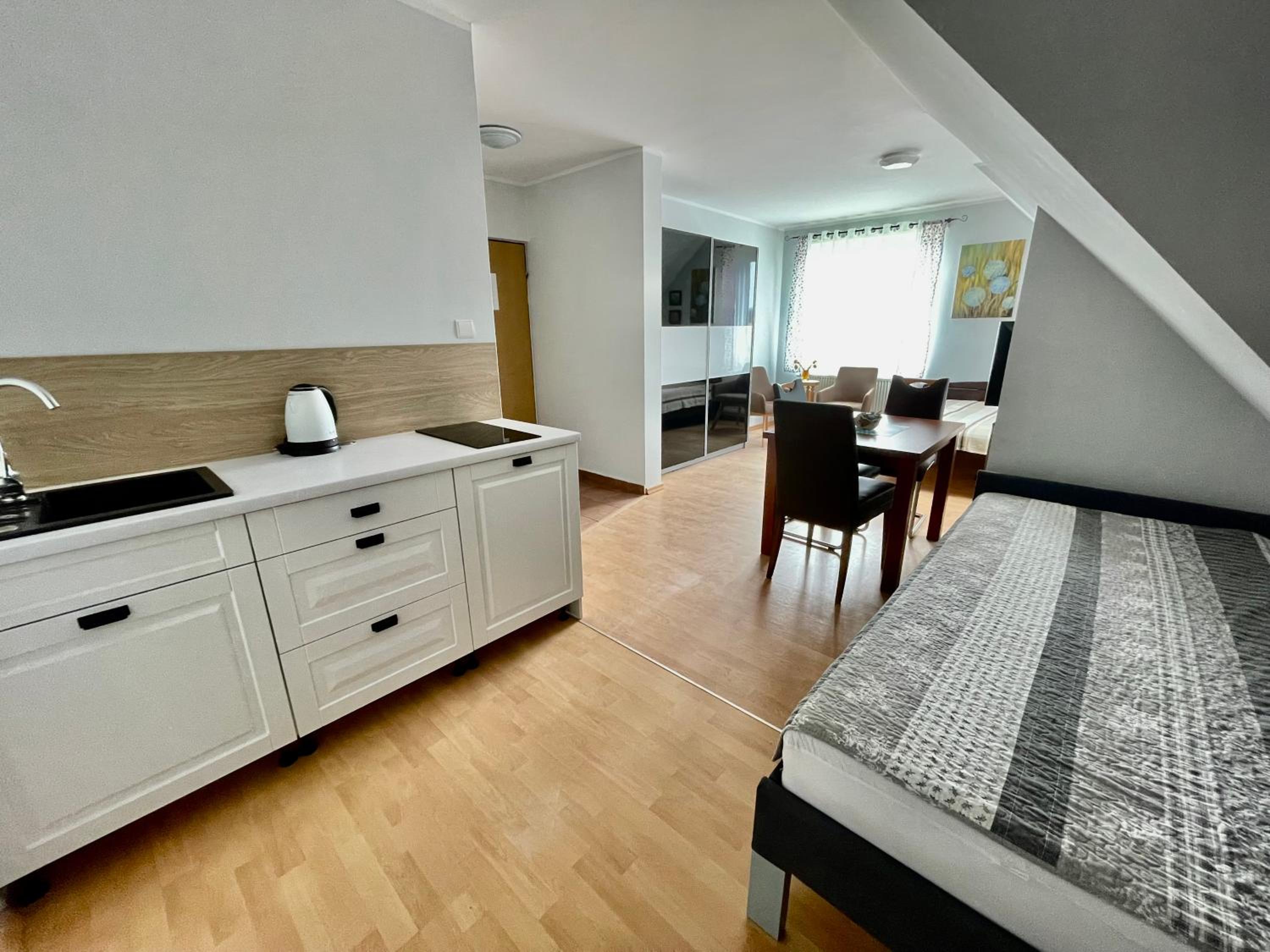 Deluxe King Suite photo 3