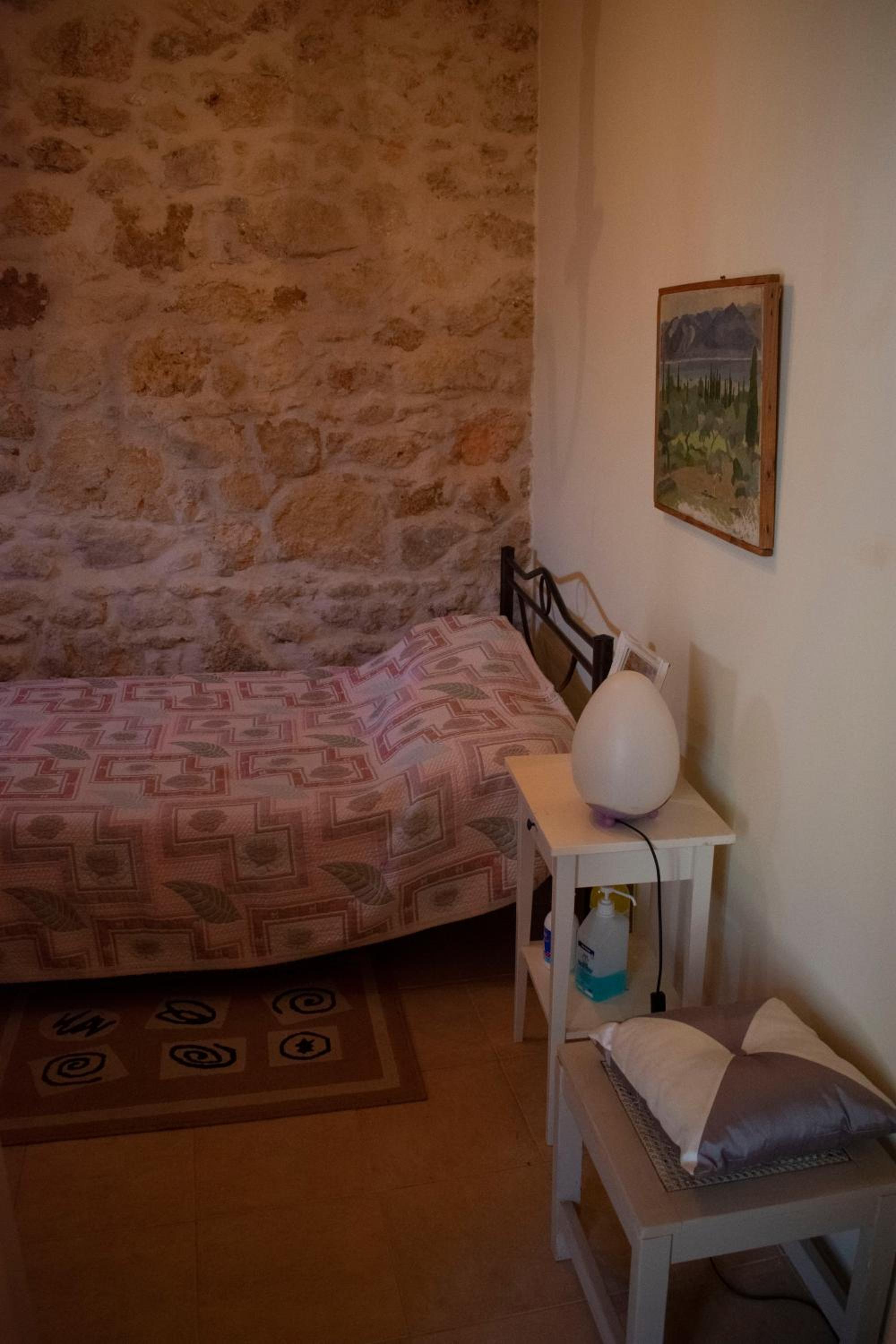 One-Bedroom Apartment - Photo 3