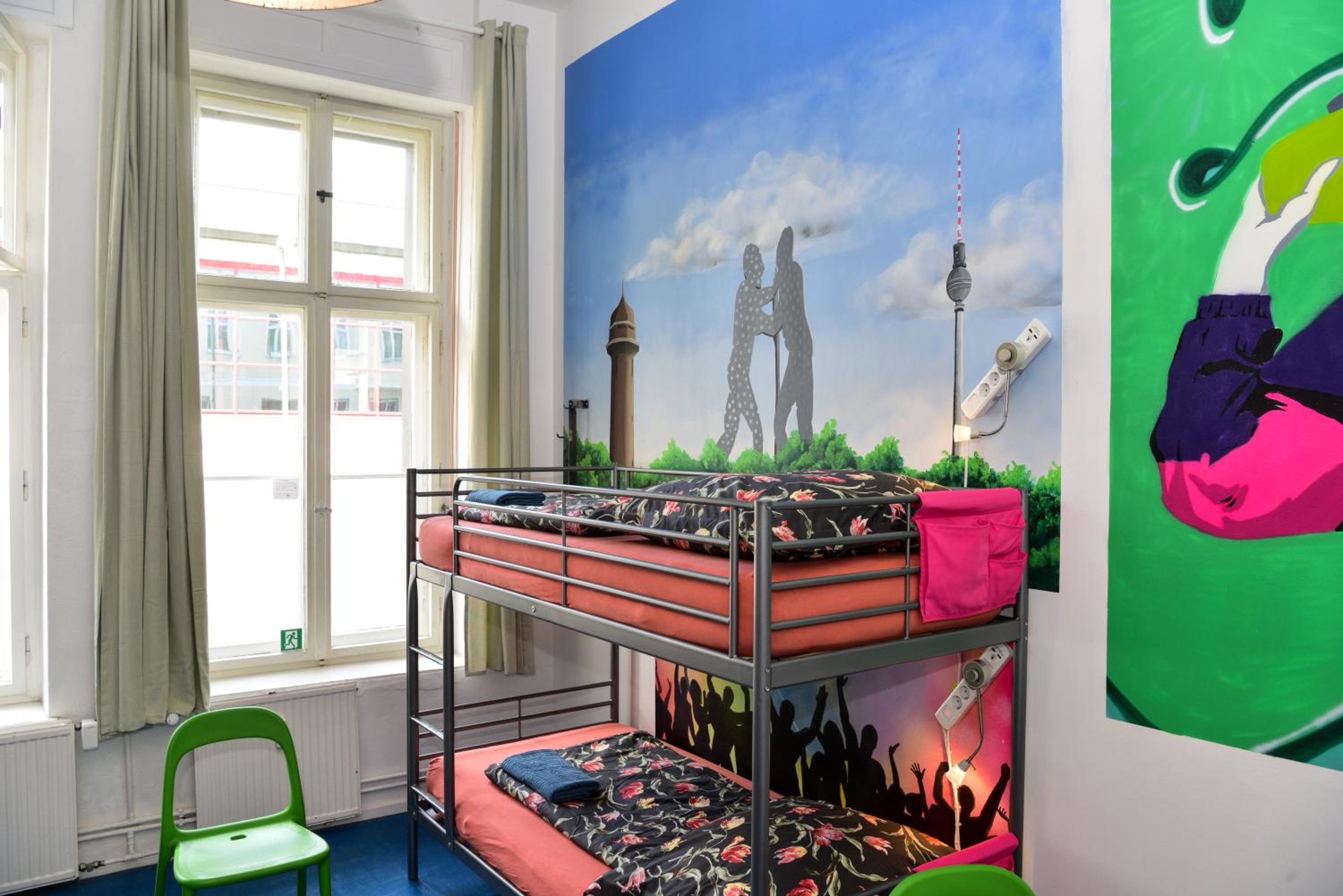 Bed in 8-Bed Mixed Dormitory Room photo 1