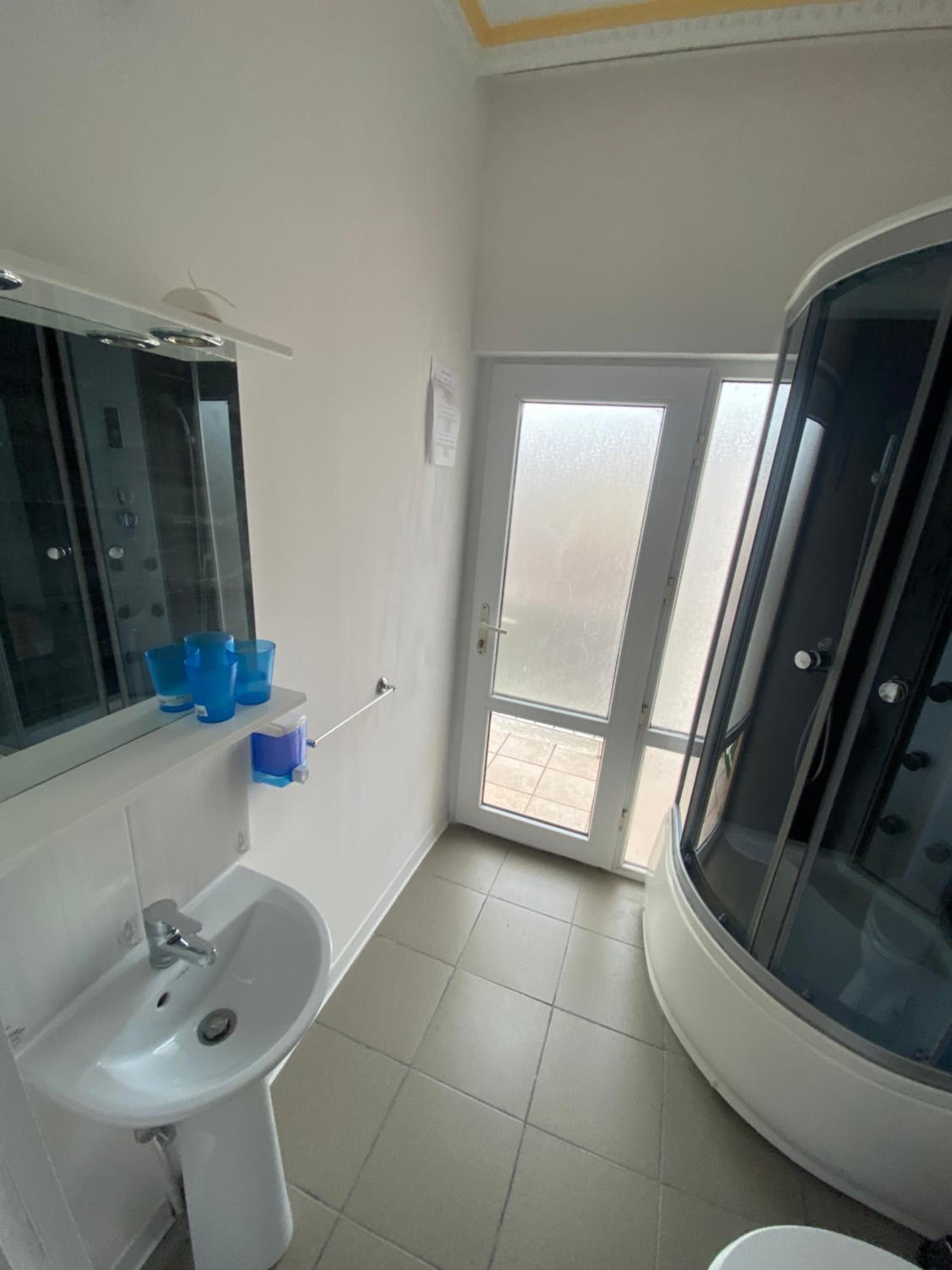 Double Room with Private External Bathroom photo 2