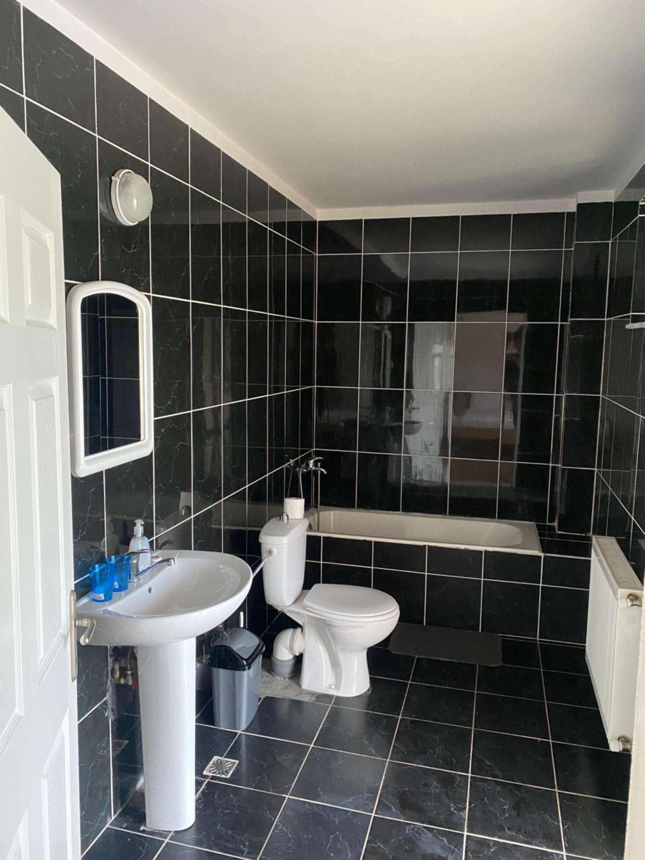Double Room with Private External Bathroom photo 3