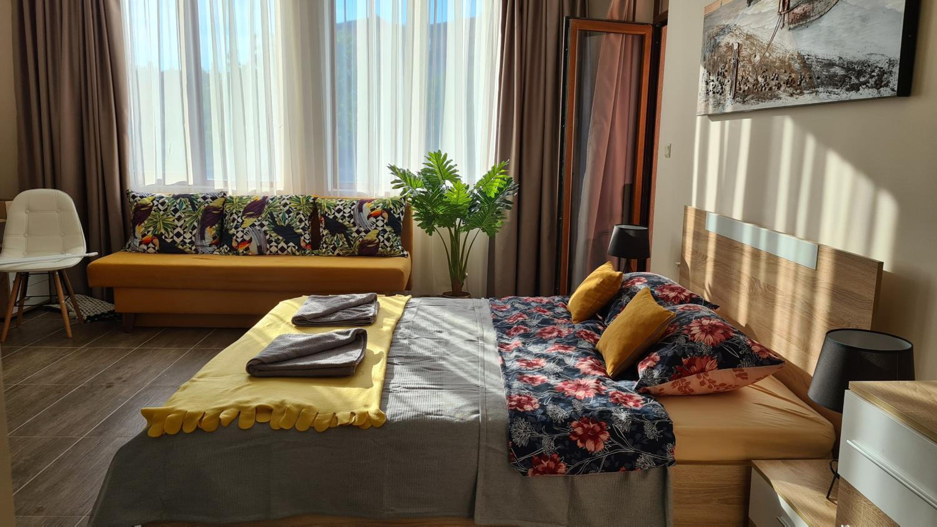 One-Bedroom Apartment photo 1
