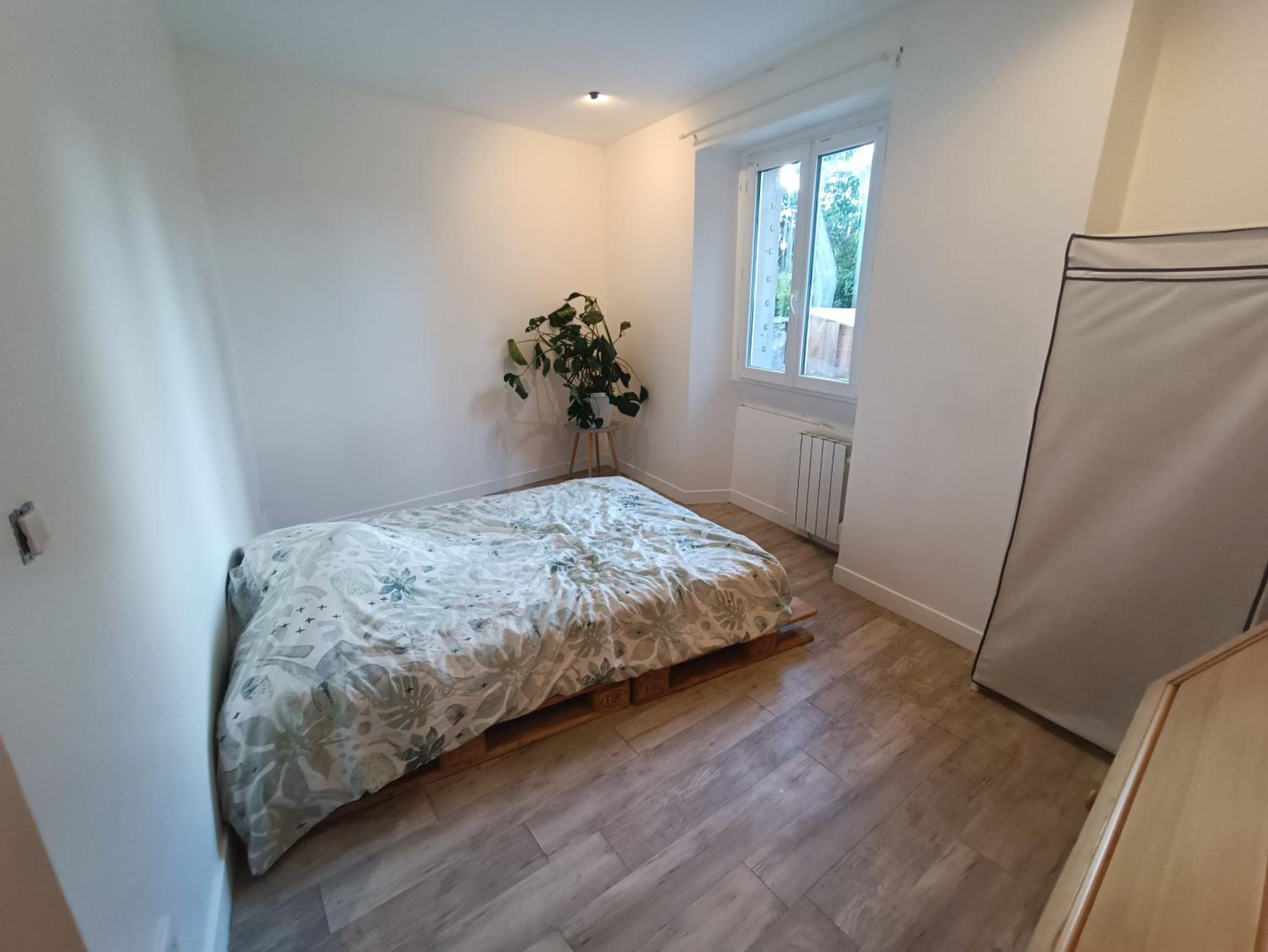 One-Bedroom Apartment - Photo 1