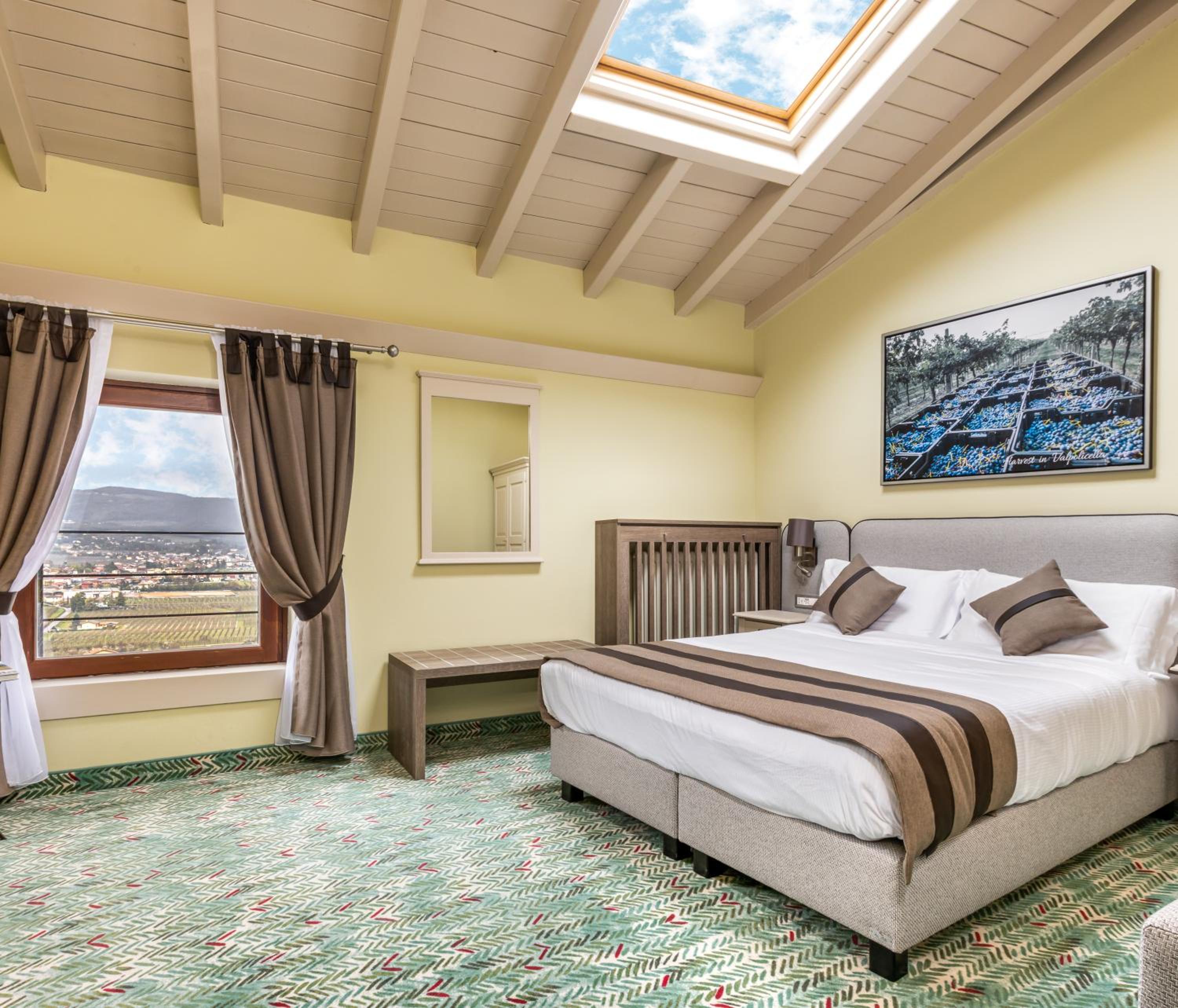 Deluxe Room - Photo 7