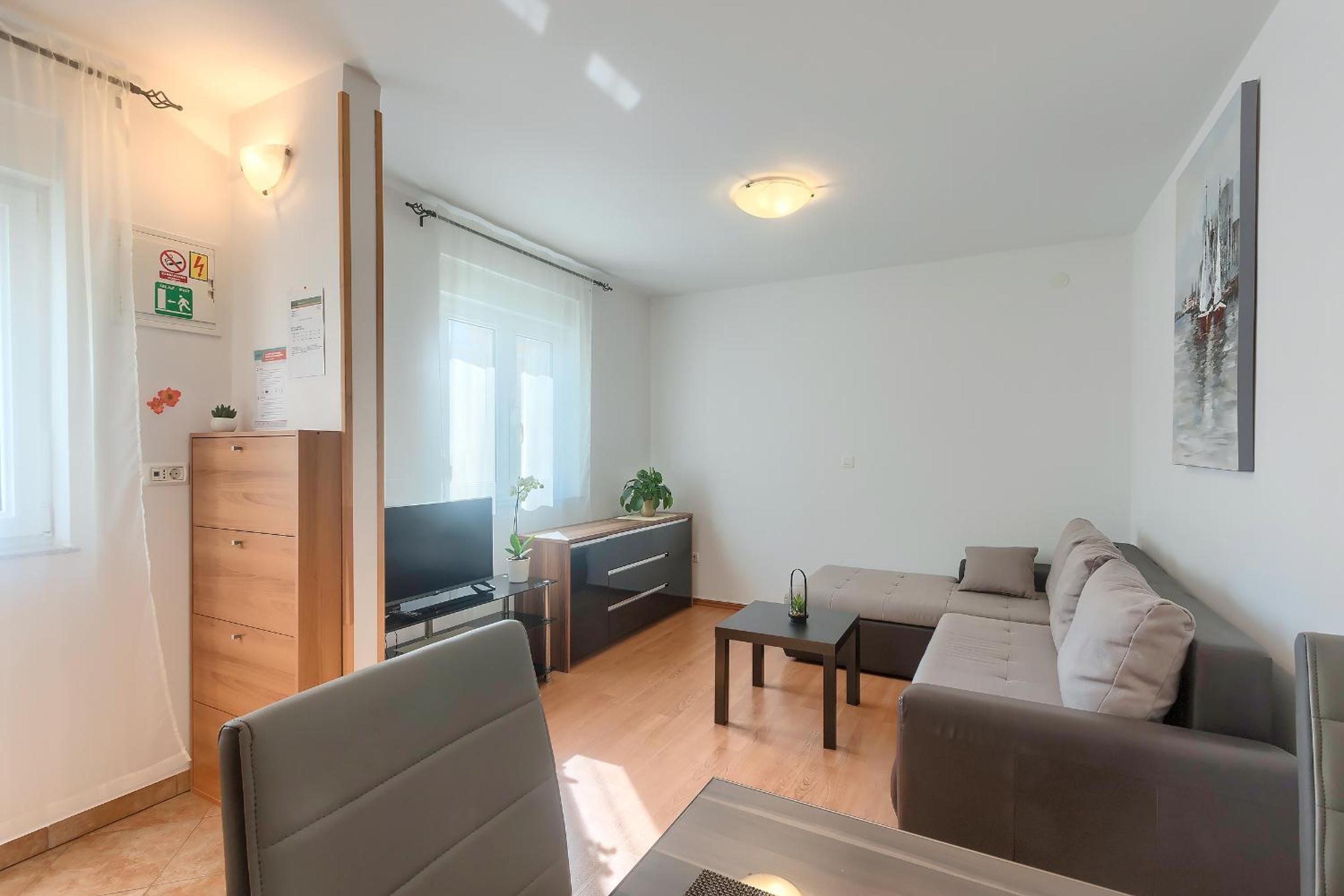 One-Bedroom Apartment photo 3