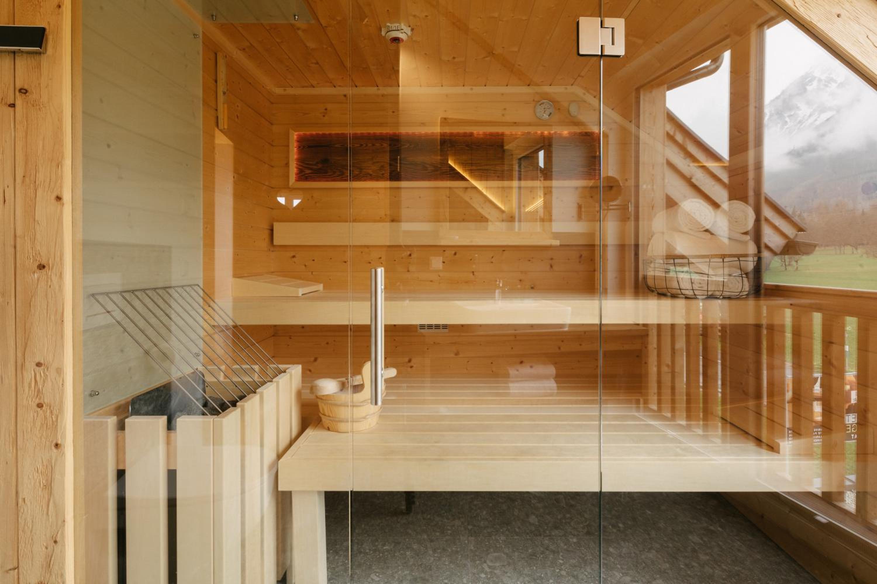 Penthouse Three-Bedroom Apartment with Private Sauna photo 2