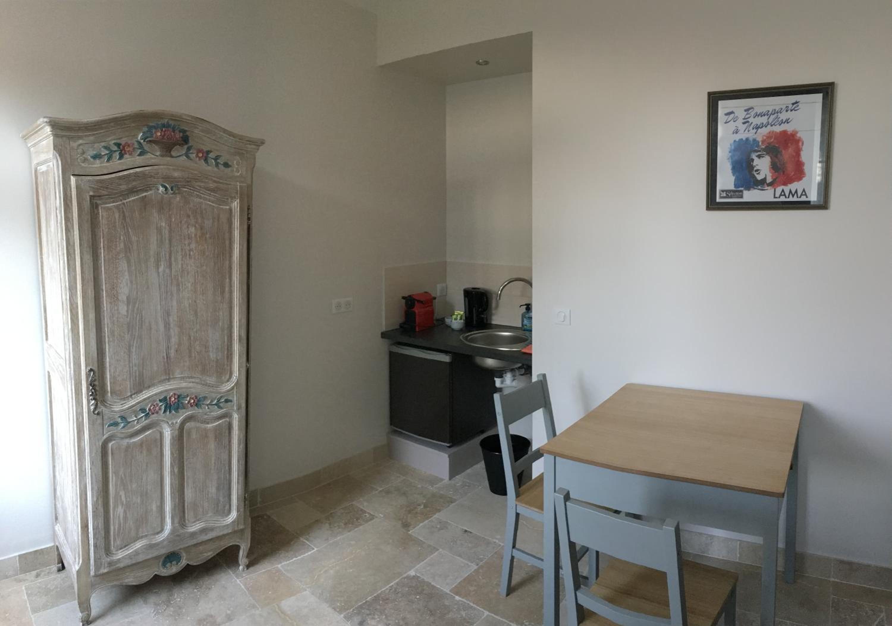 Studio - Disability Access - Photo 2