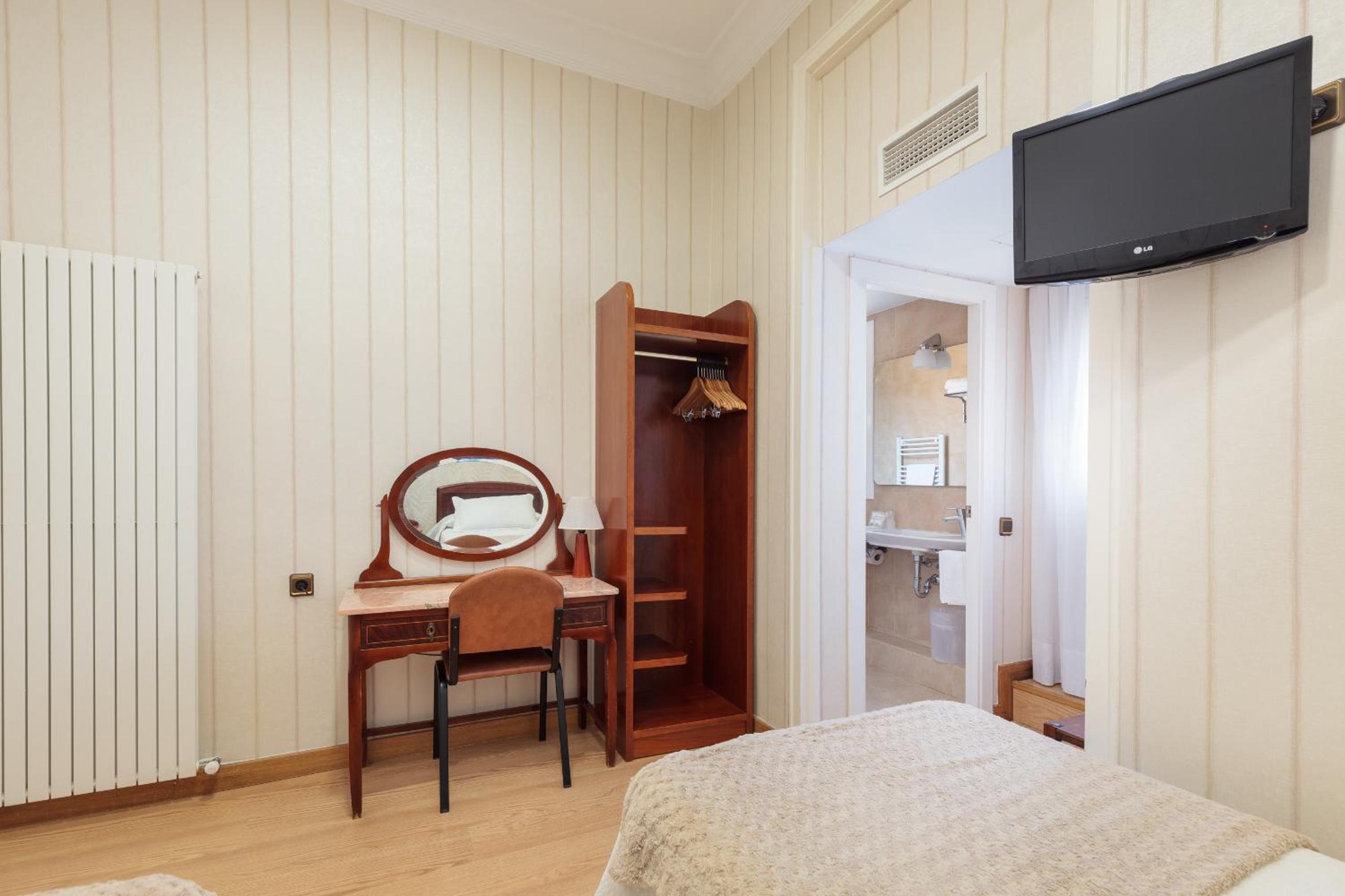 Standard Twin Room photo 2