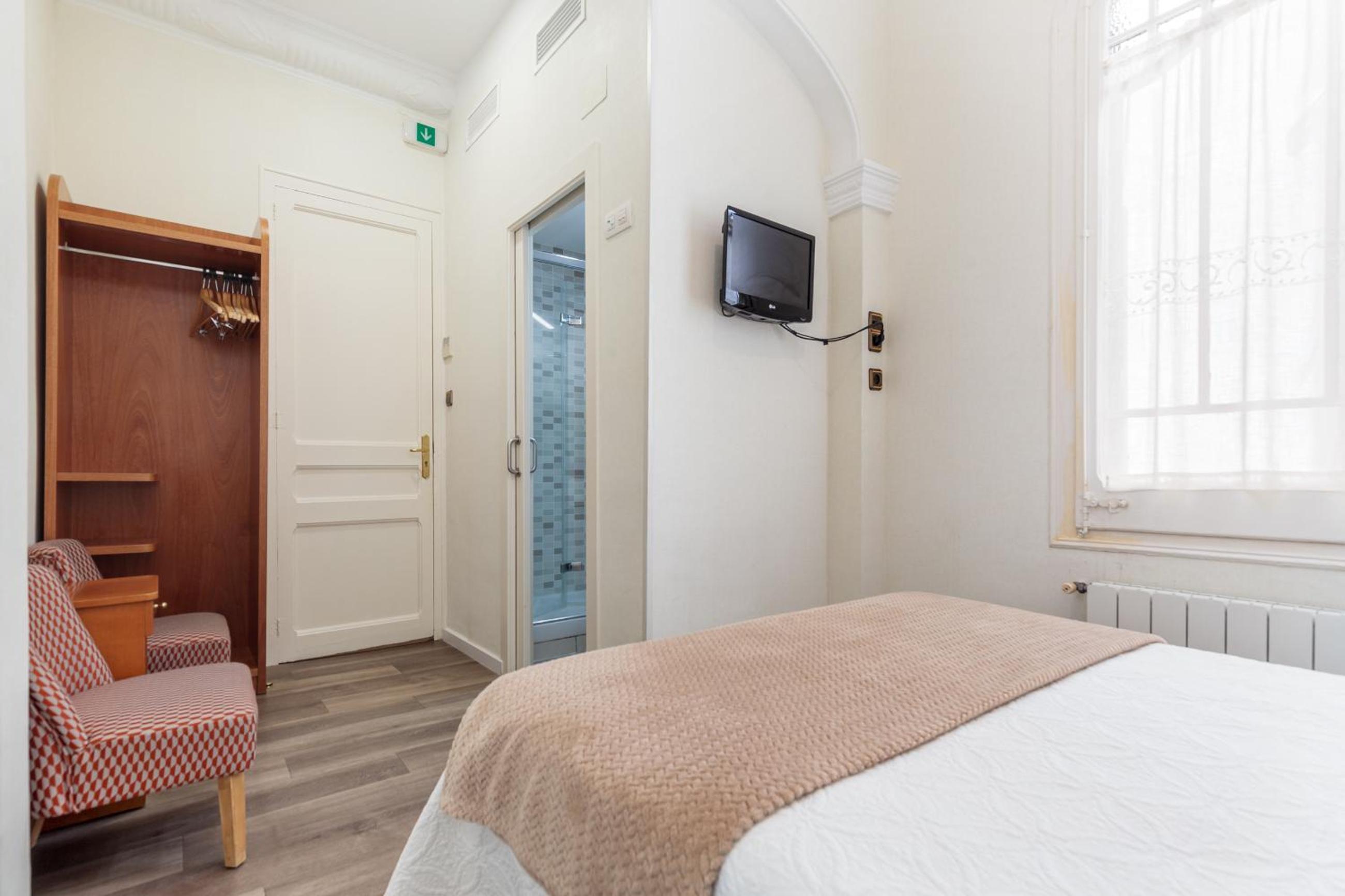 Standard Double Room photo 2