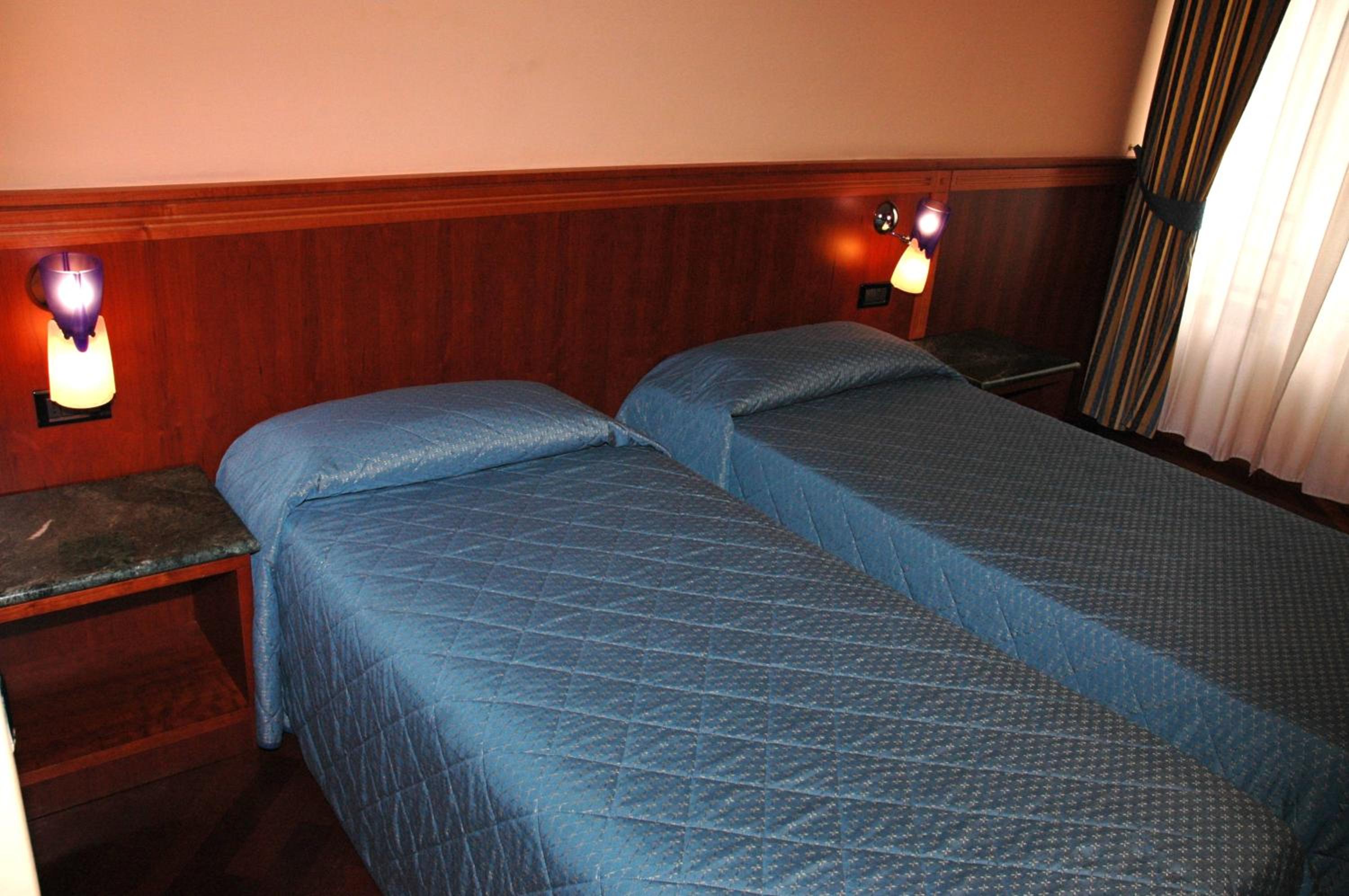 Twin Room - Photo 1
