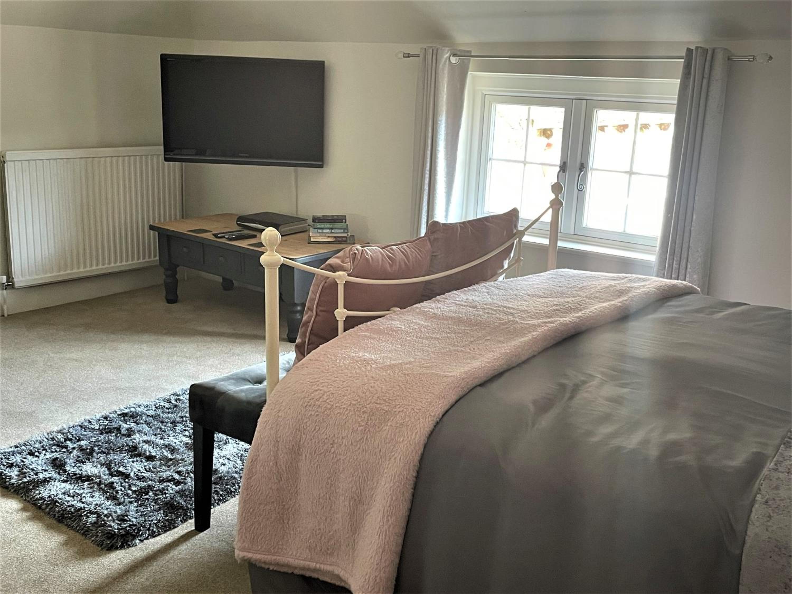 Superior King Room - Photo 2
