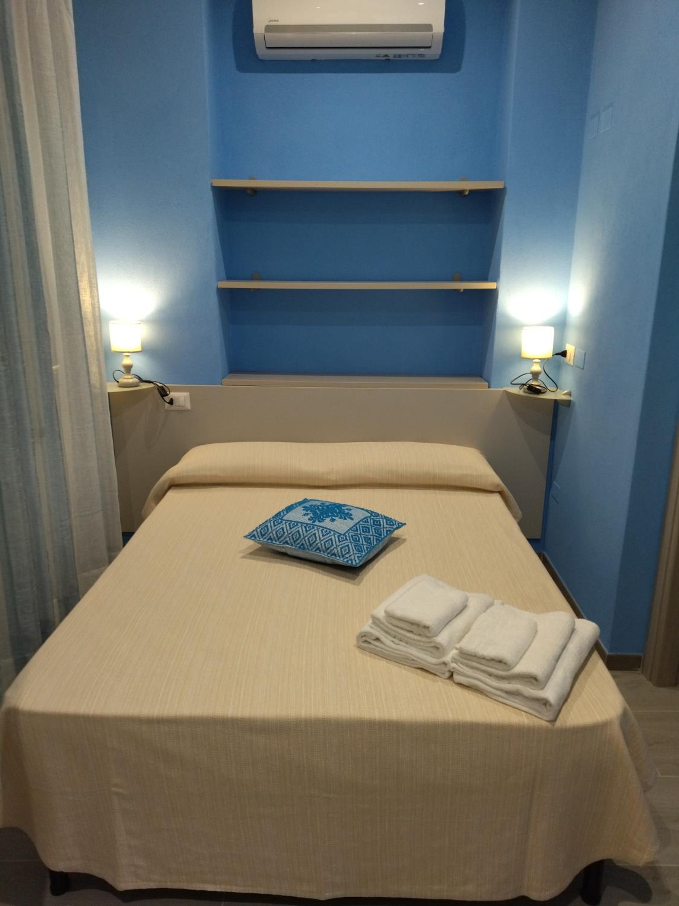 Small Double Room photo 1