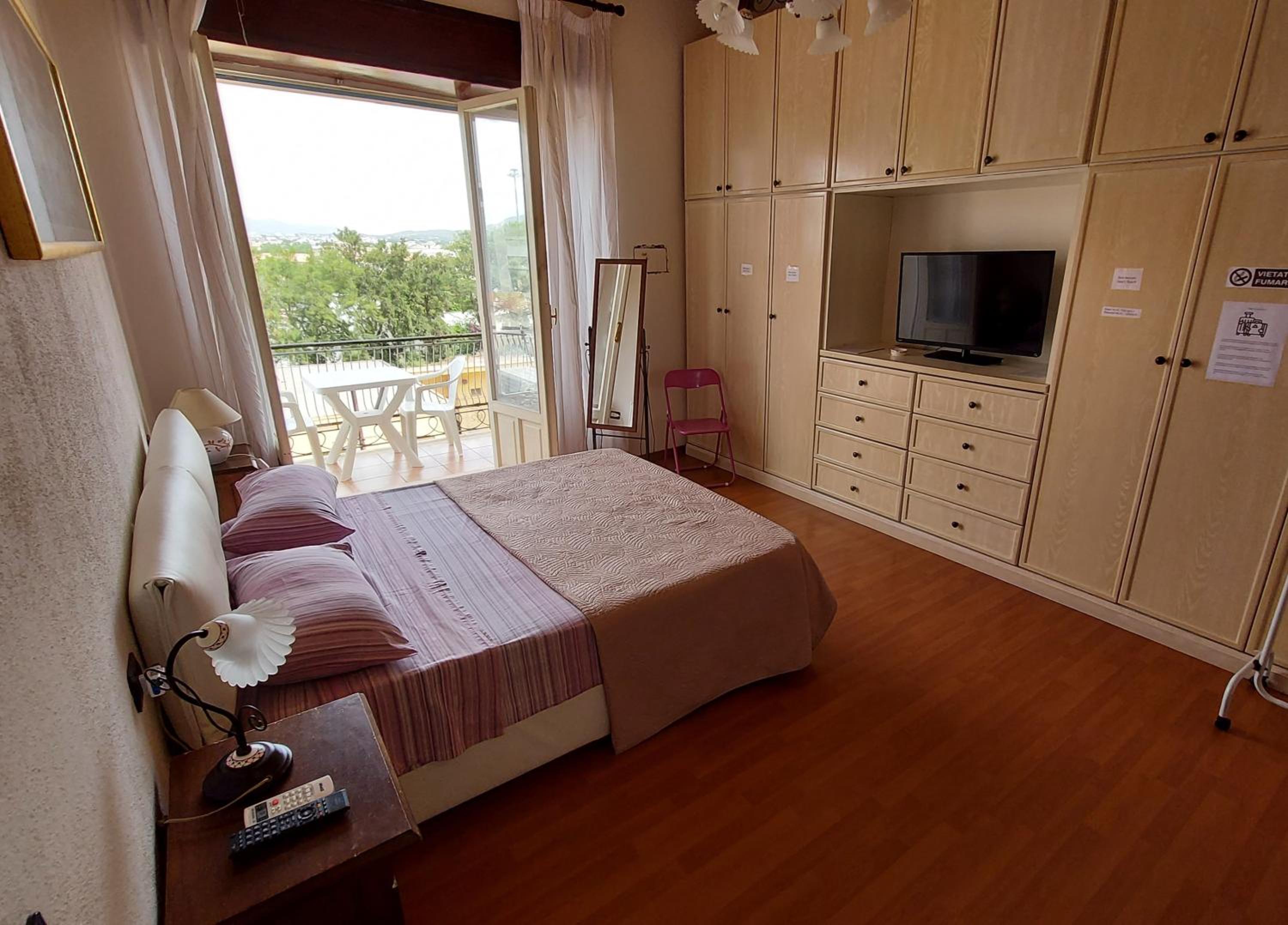 Standard Double Room with Shared Bathroom